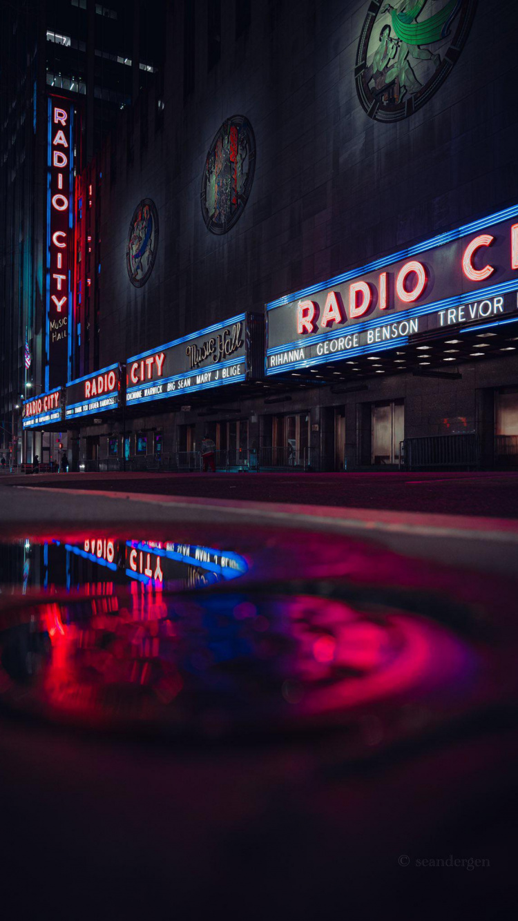 Обои рокфеллеровский центр, автомобильное освещение, здание, электричество, полночь в разрешении 750x1334