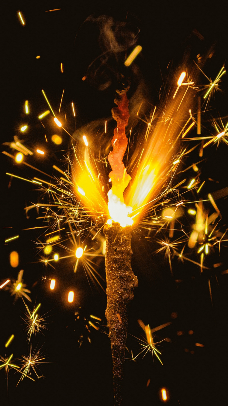 Обои салют, дивали, бенгальский огонь, событие, канун Нового года в разрешении 750x1334
