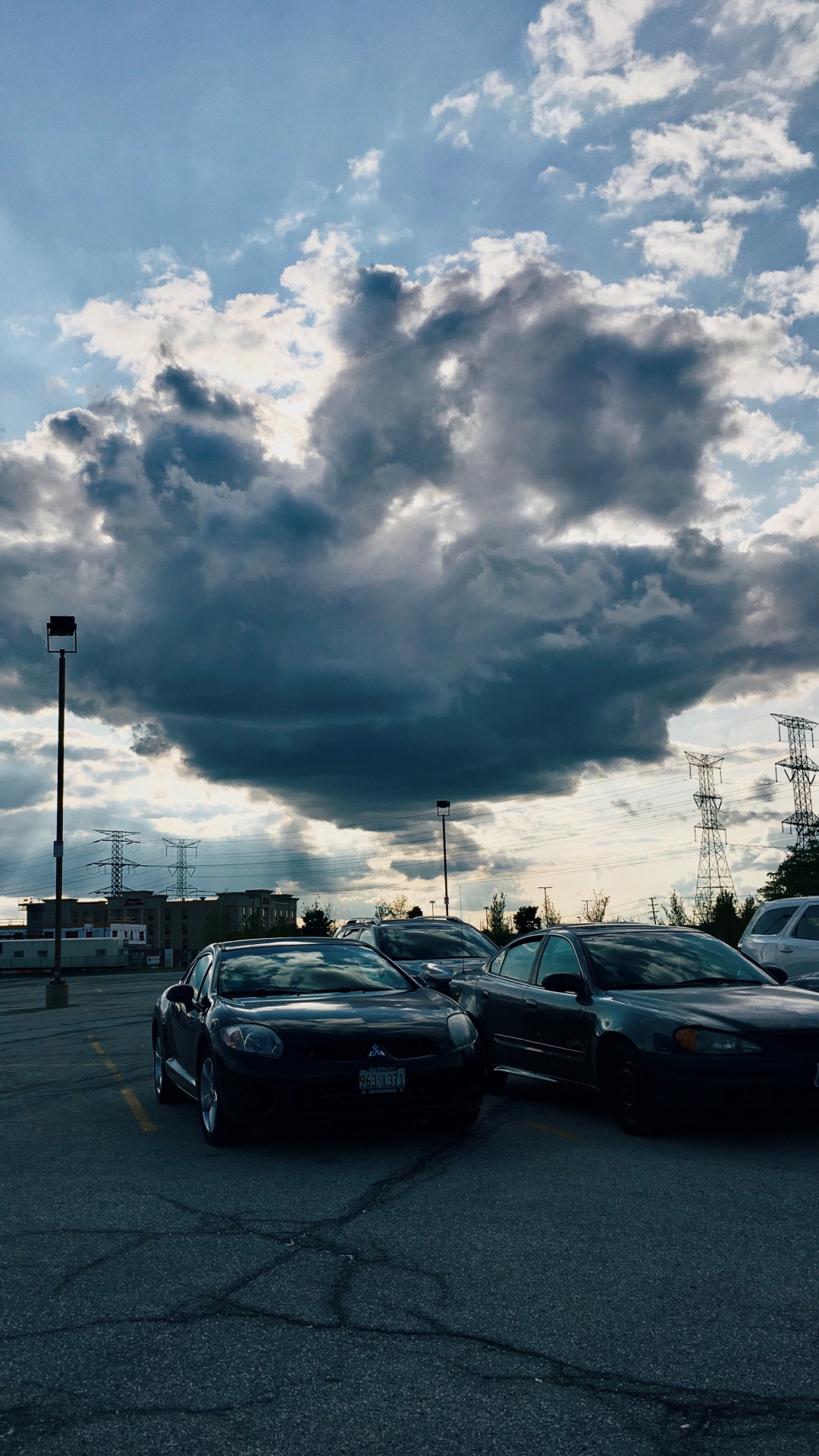 Обои облако, дневное время, утро, авто, стоянка в разрешении 1080x1920