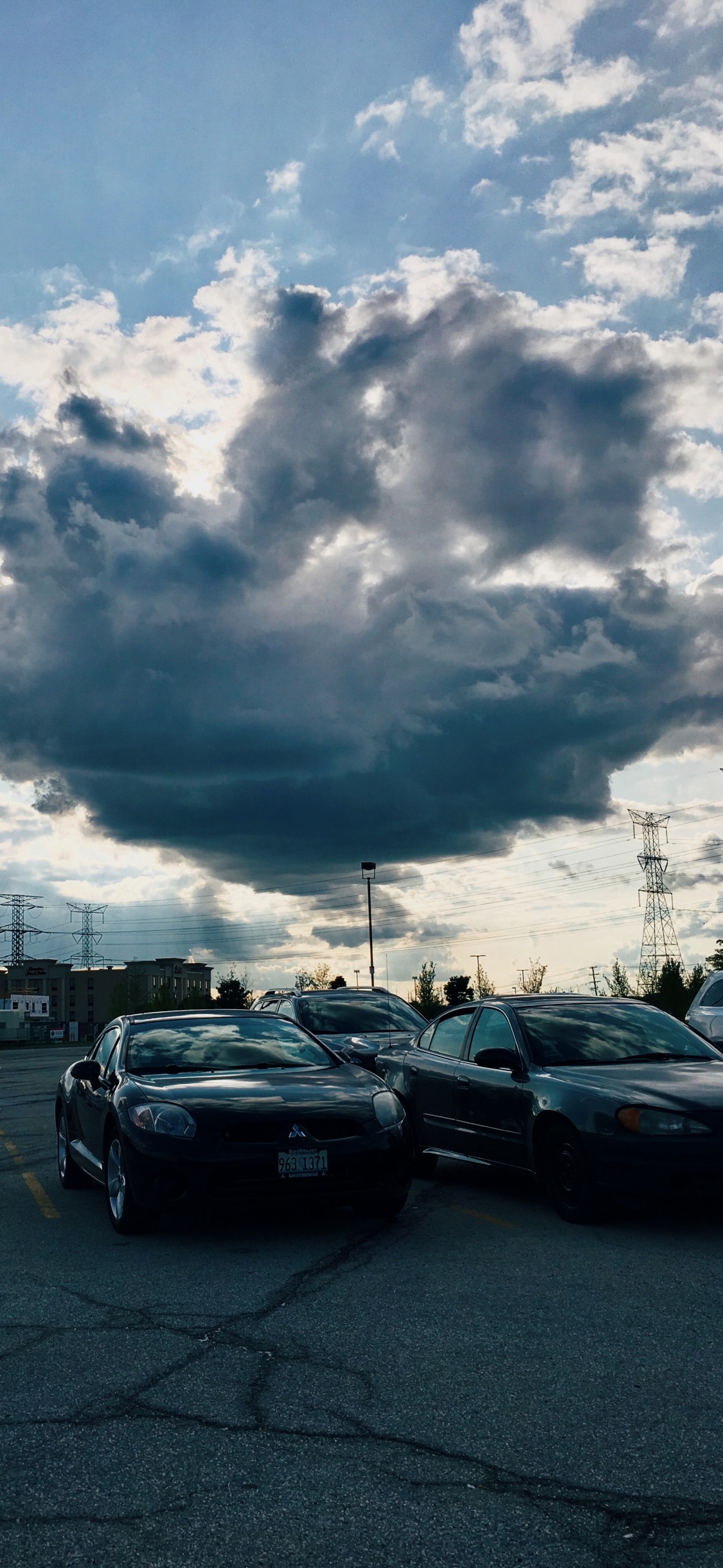 Обои облако, дневное время, утро, авто, стоянка в разрешении 1125x2436