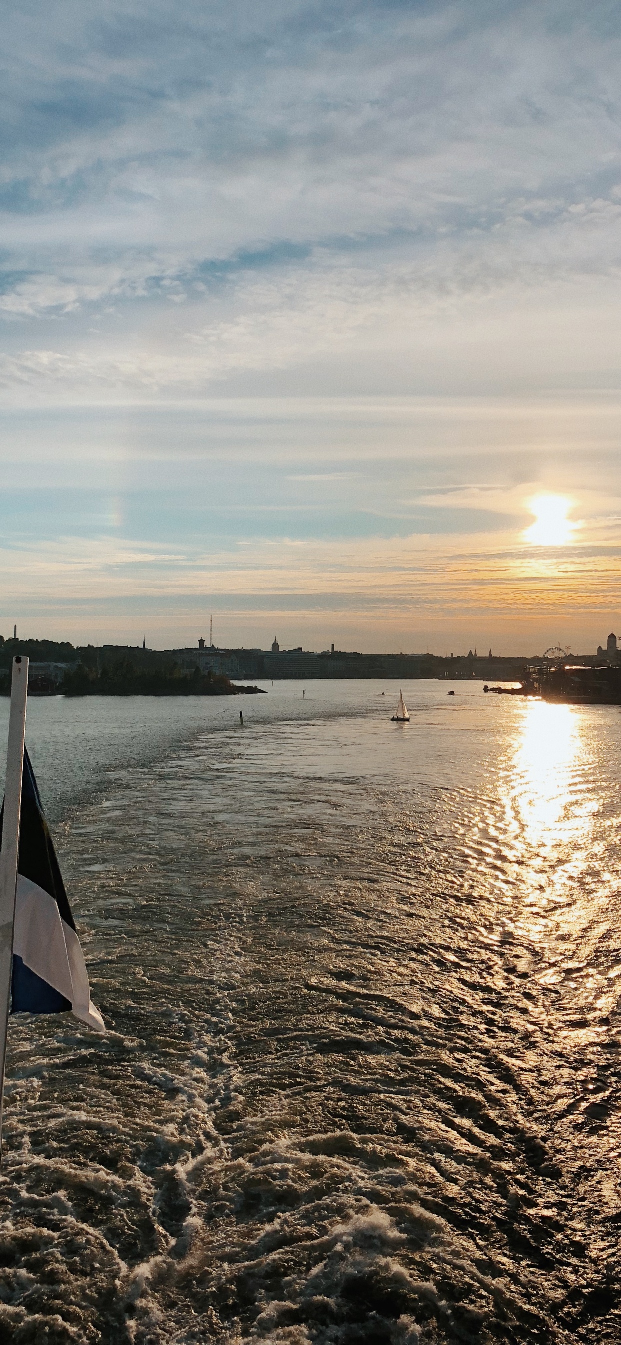 Обои гидроресурсы, вода, облако, жидкий, водный путь в разрешении 1242x2688