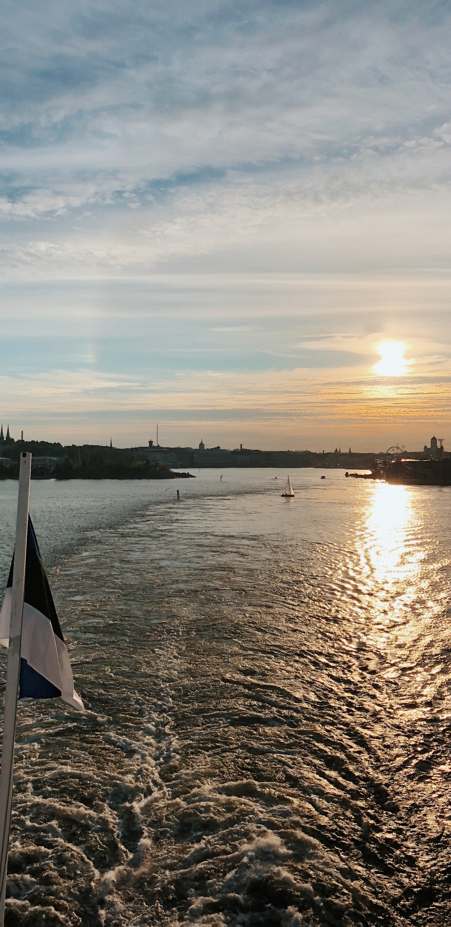 Обои гидроресурсы, вода, облако, жидкий, водный путь в разрешении 1440x2960