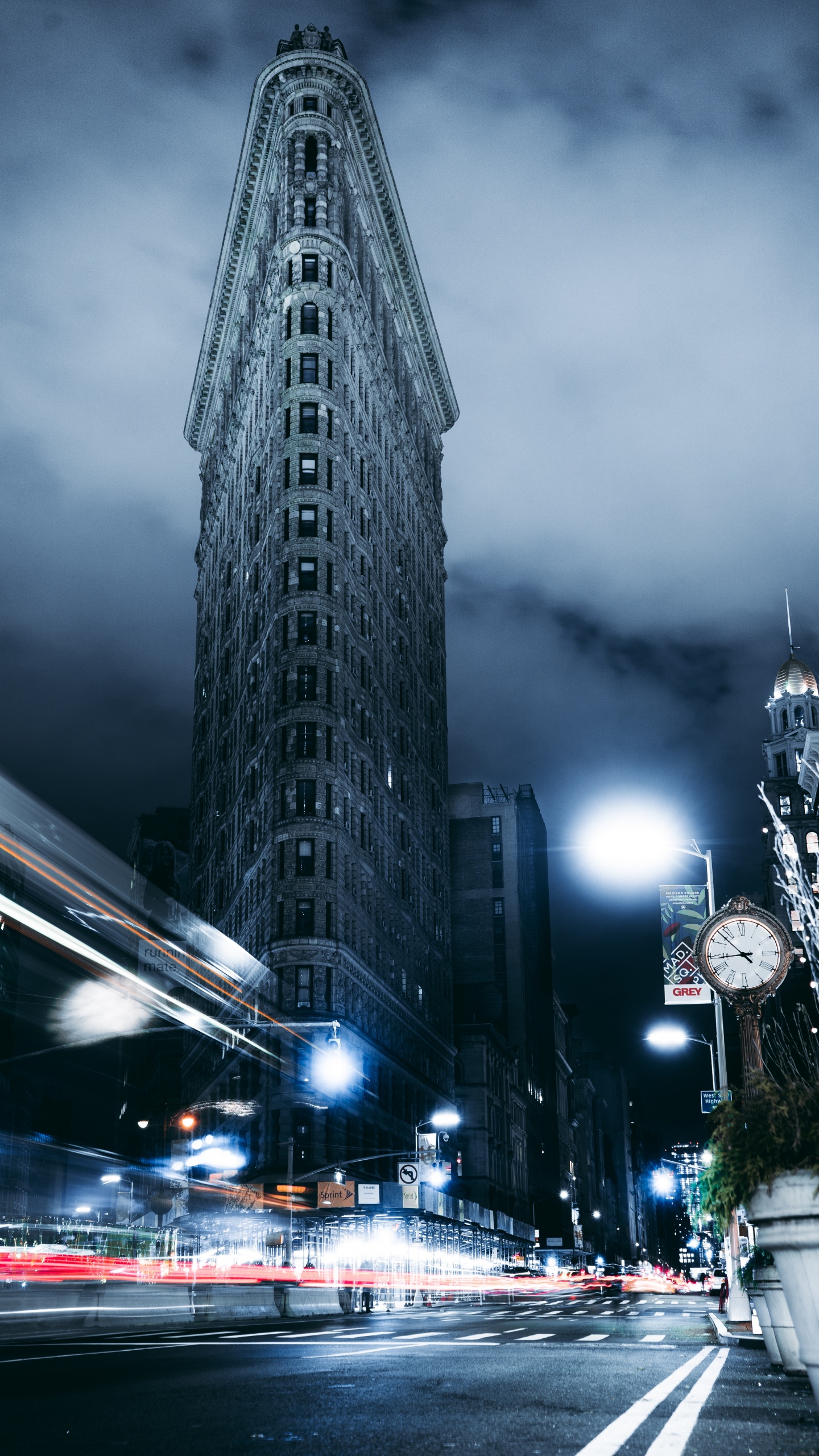 Обои небоскреб, ориентир, вышка, метрополия, город в разрешении 1440x2560