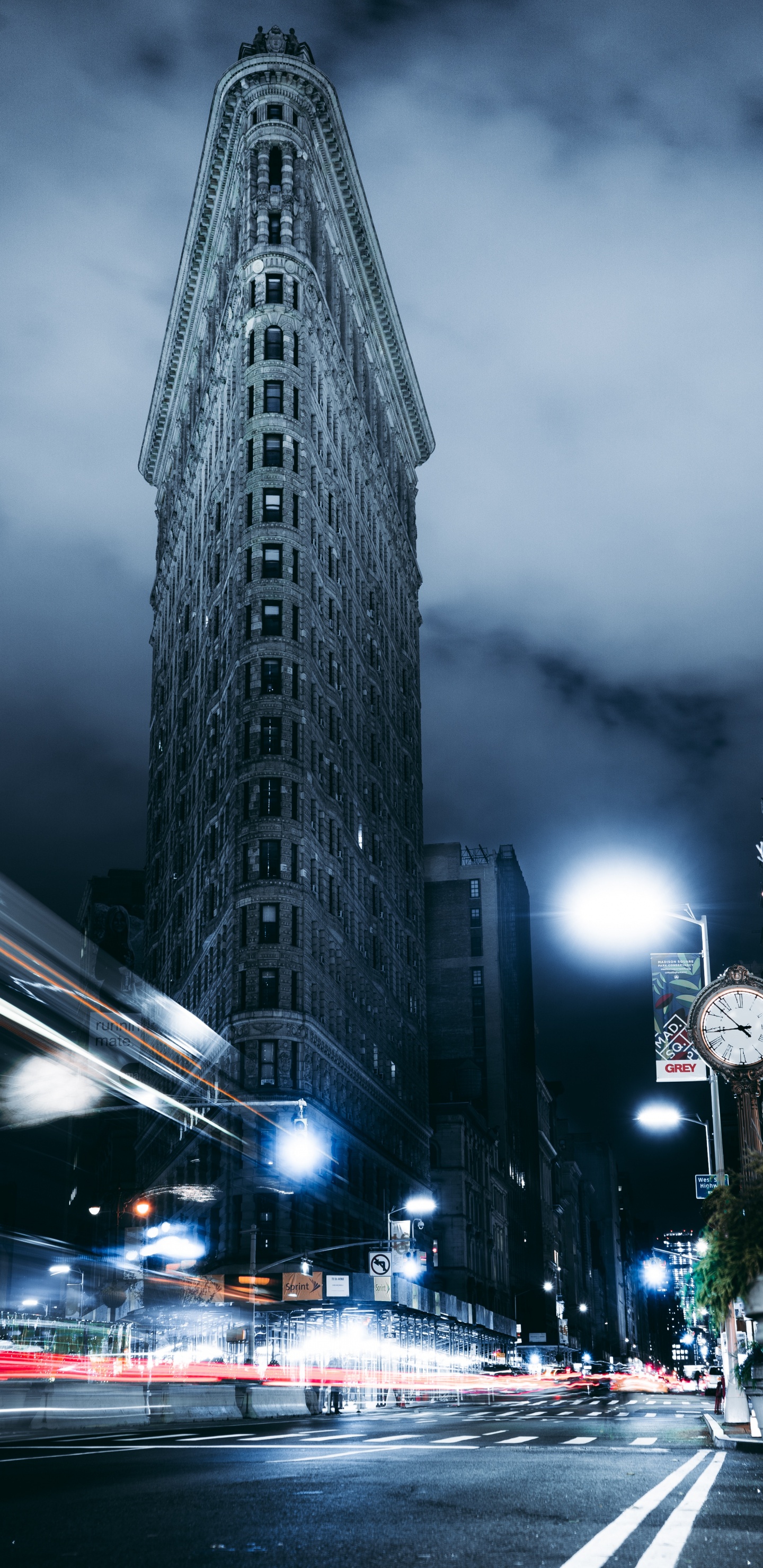 Обои небоскреб, ориентир, вышка, метрополия, город в разрешении 1440x2960