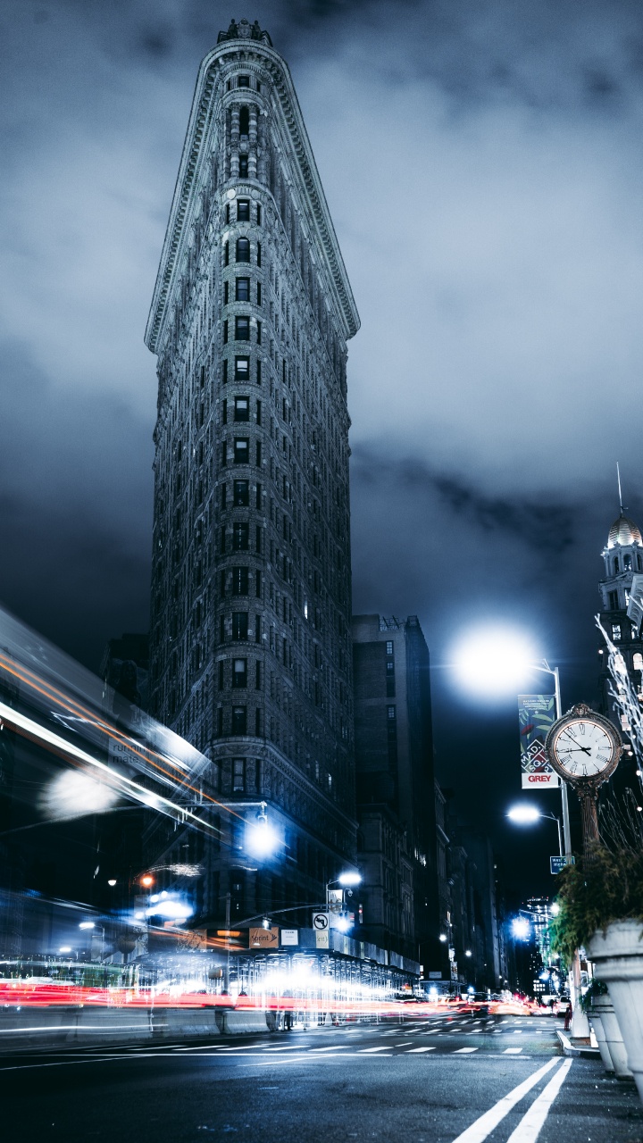 Обои небоскреб, ориентир, вышка, метрополия, город в разрешении 720x1280