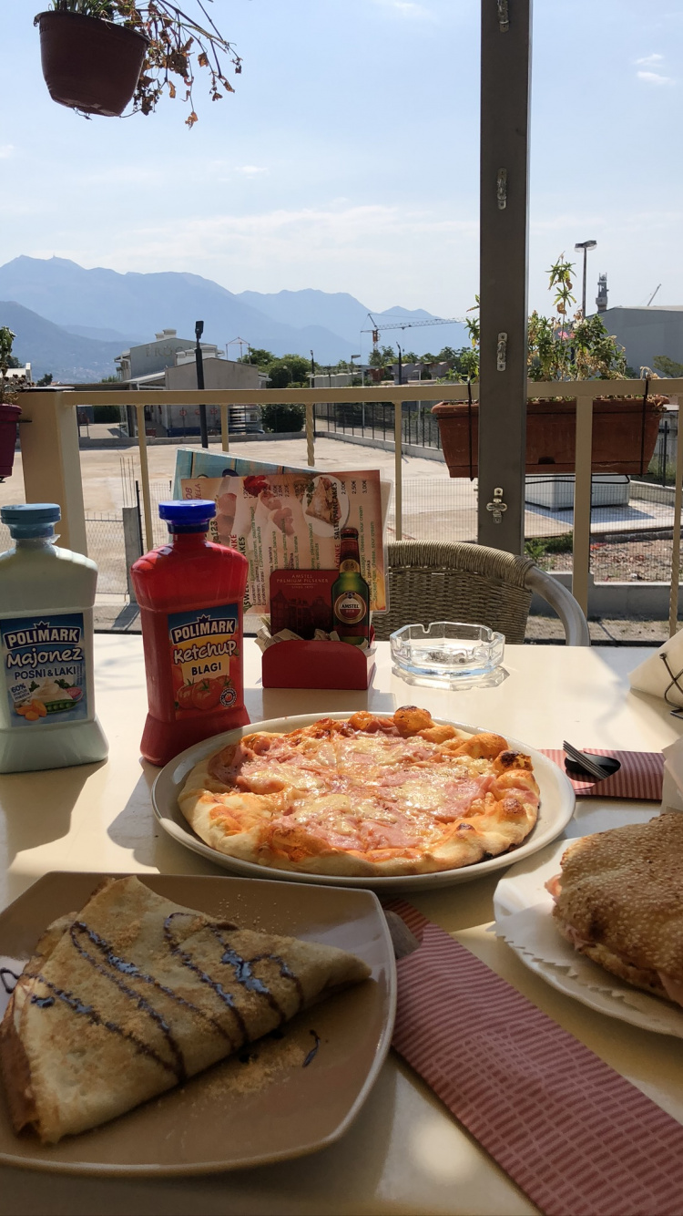 Обои завтрак, поздний завтрак, водоем, хлеб, скатерть в разрешении 750x1334