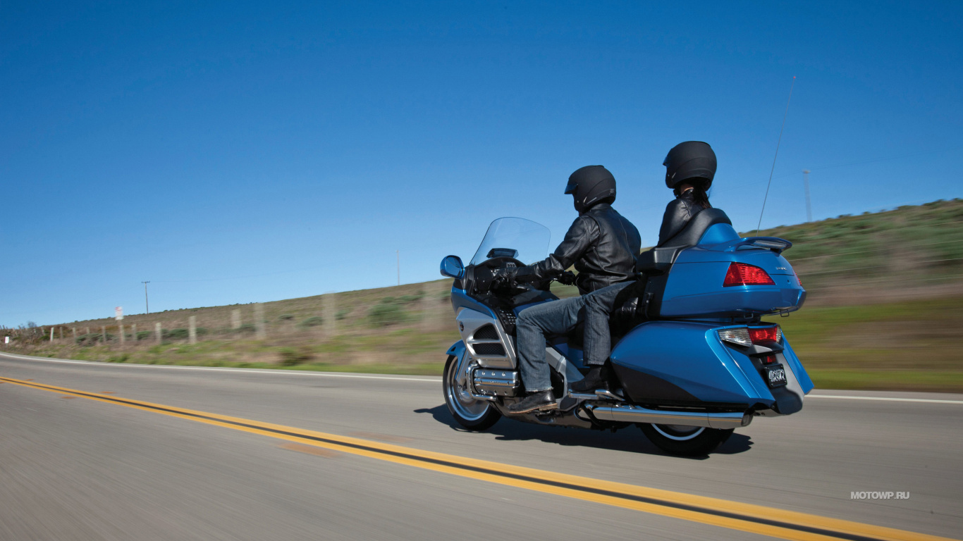 Обои мотоциклетный шлем, Honda Motor Company, авто, мотоцикл, Honda Золото Крыло в разрешении 1366x768