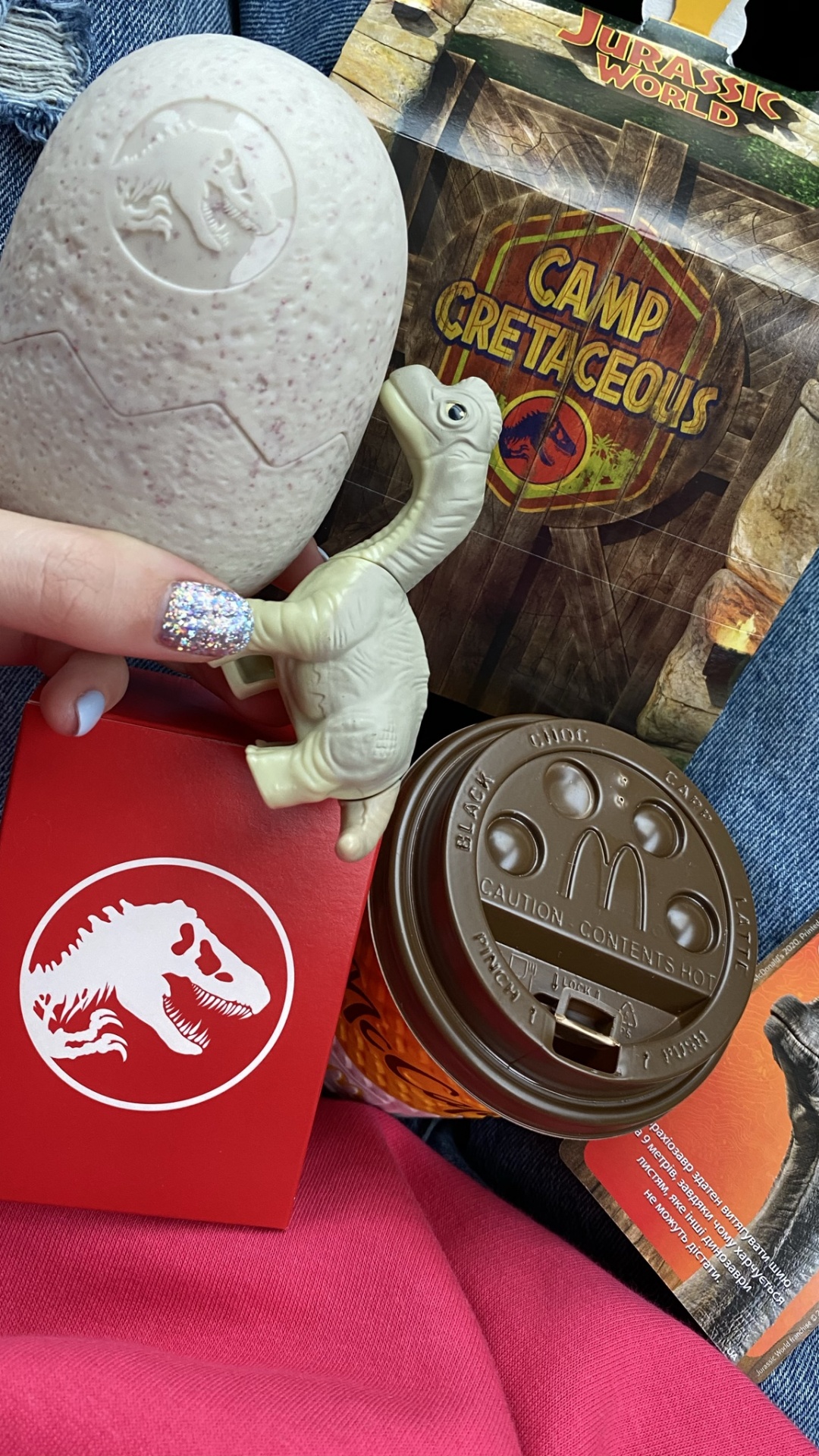 Обои лего логотип, компания LEGO Group, магазин лего, парк юрского периода iii, парк юрского периода в разрешении 1080x1920