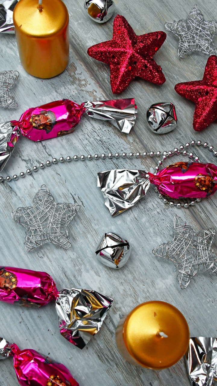 Обои Рождественский день, Рождественские украшения, рождественский орнамент, елка, праздник в разрешении 720x1280