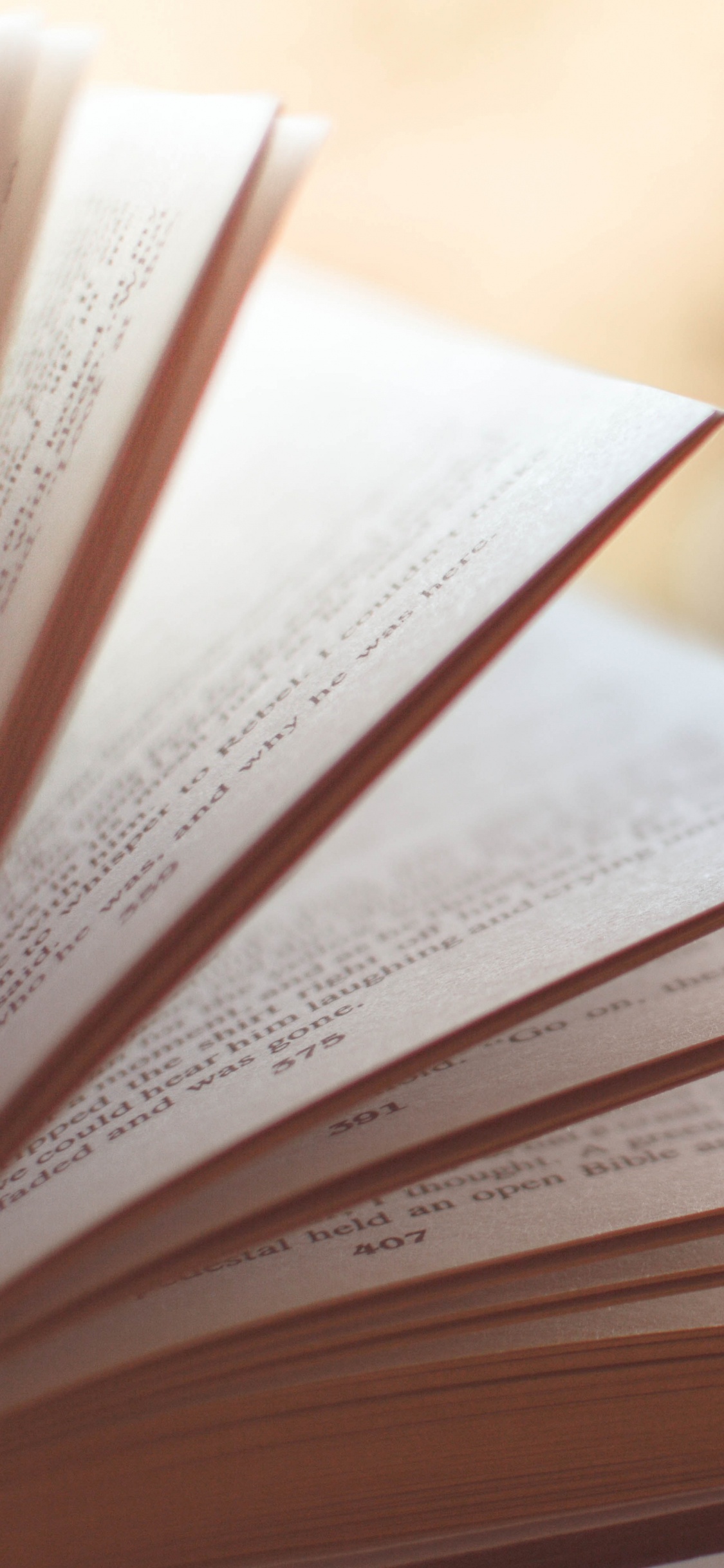 Обои Автор, книга, издание, электронная книга, чтение в разрешении 1125x2436