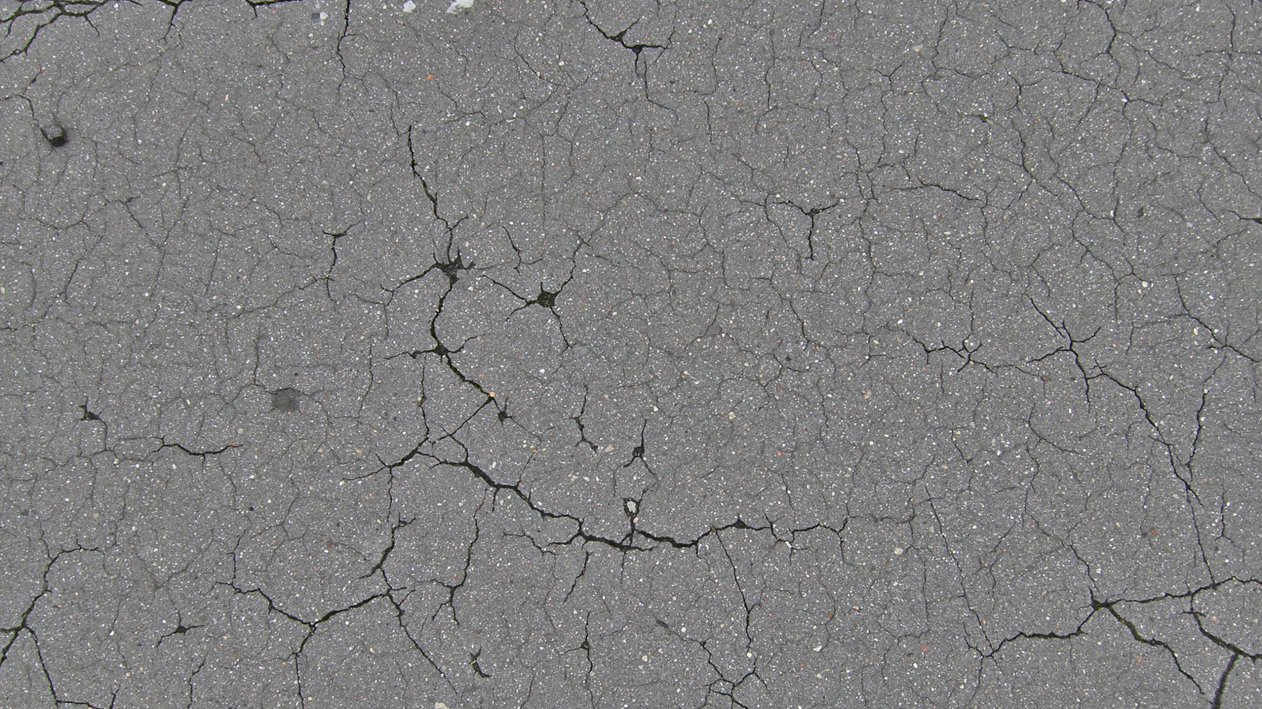 Обои асфальт, дорожное покрытие, дорога, почва, небо в разрешении 2560x1440