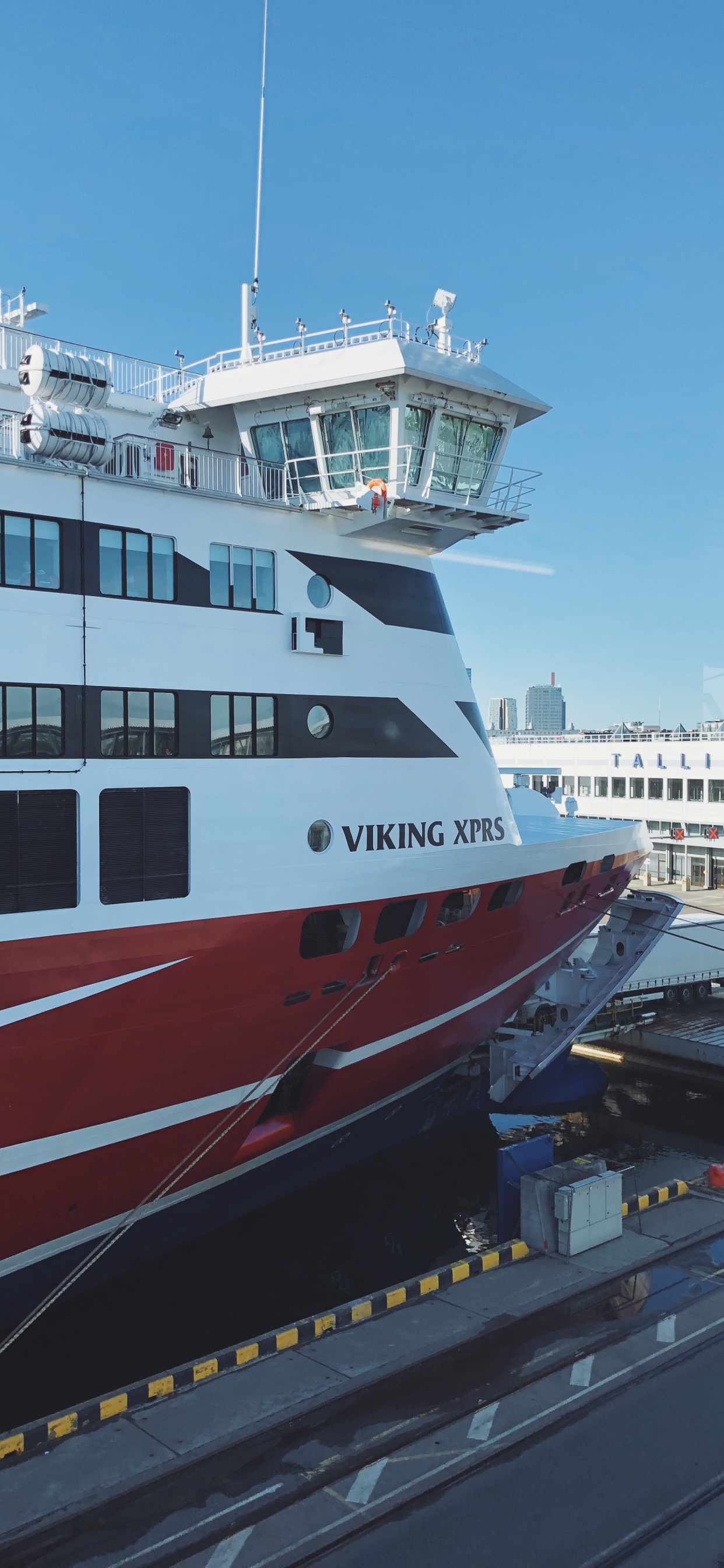 Обои паром, лодка, судно, корабельная архитектура, пассажирское судно в разрешении 1242x2688