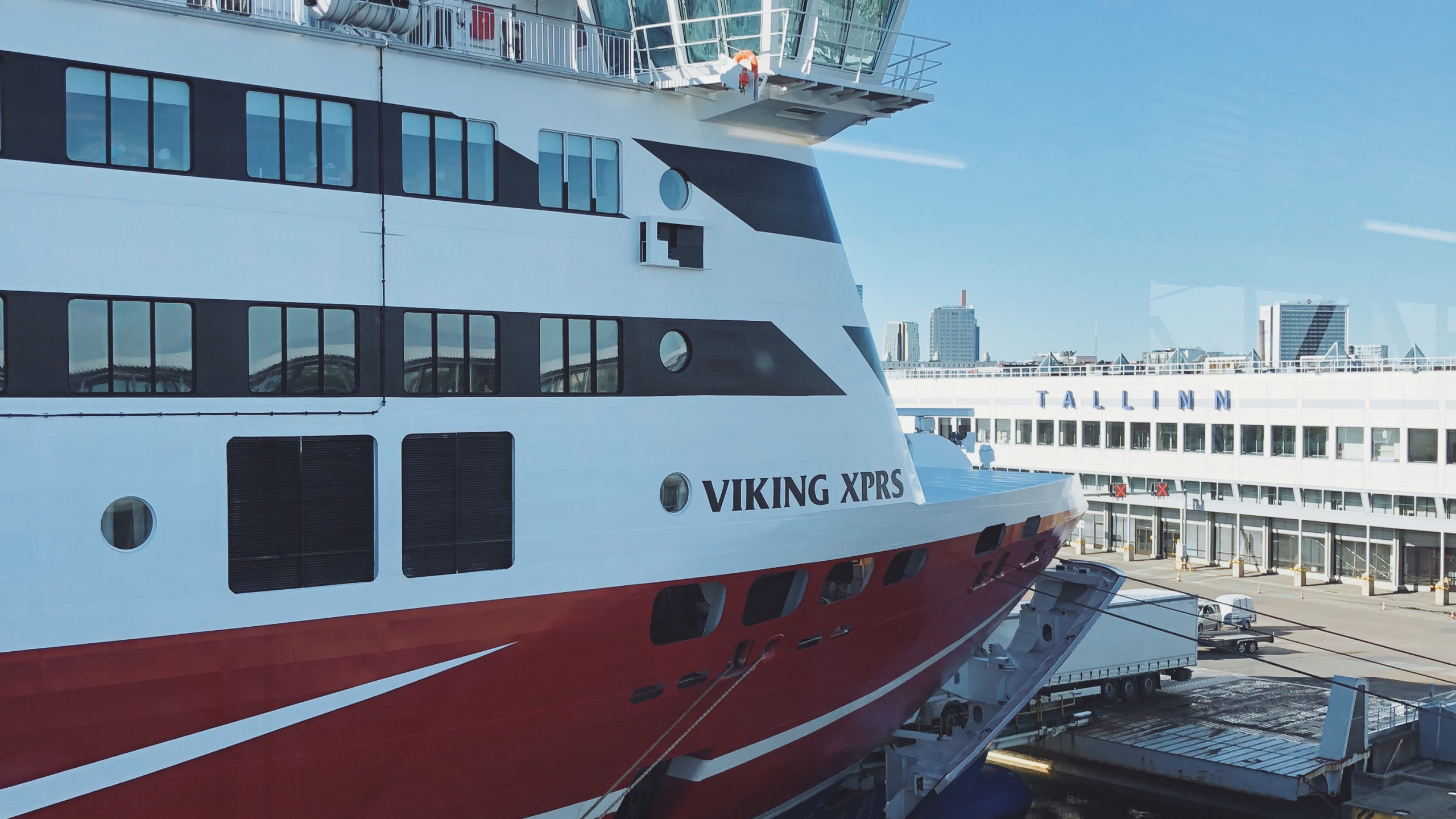 Обои паром, лодка, судно, корабельная архитектура, пассажирское судно в разрешении 2560x1440