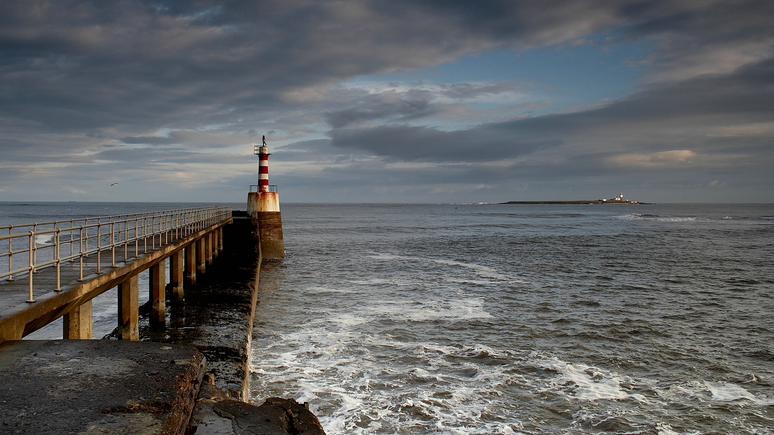 Обои море, вода, Пирс, океан, облако в разрешении 2560x1440