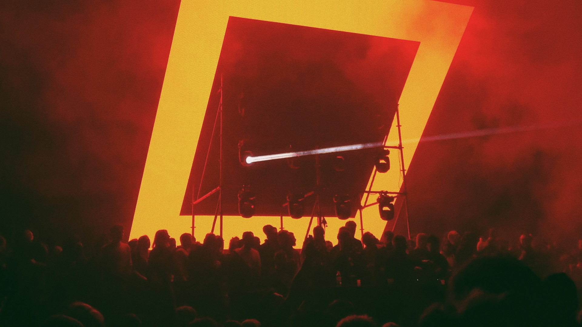 Обои красный цвет, свет, желтый, Апельсин, комната в разрешении 1920x1080