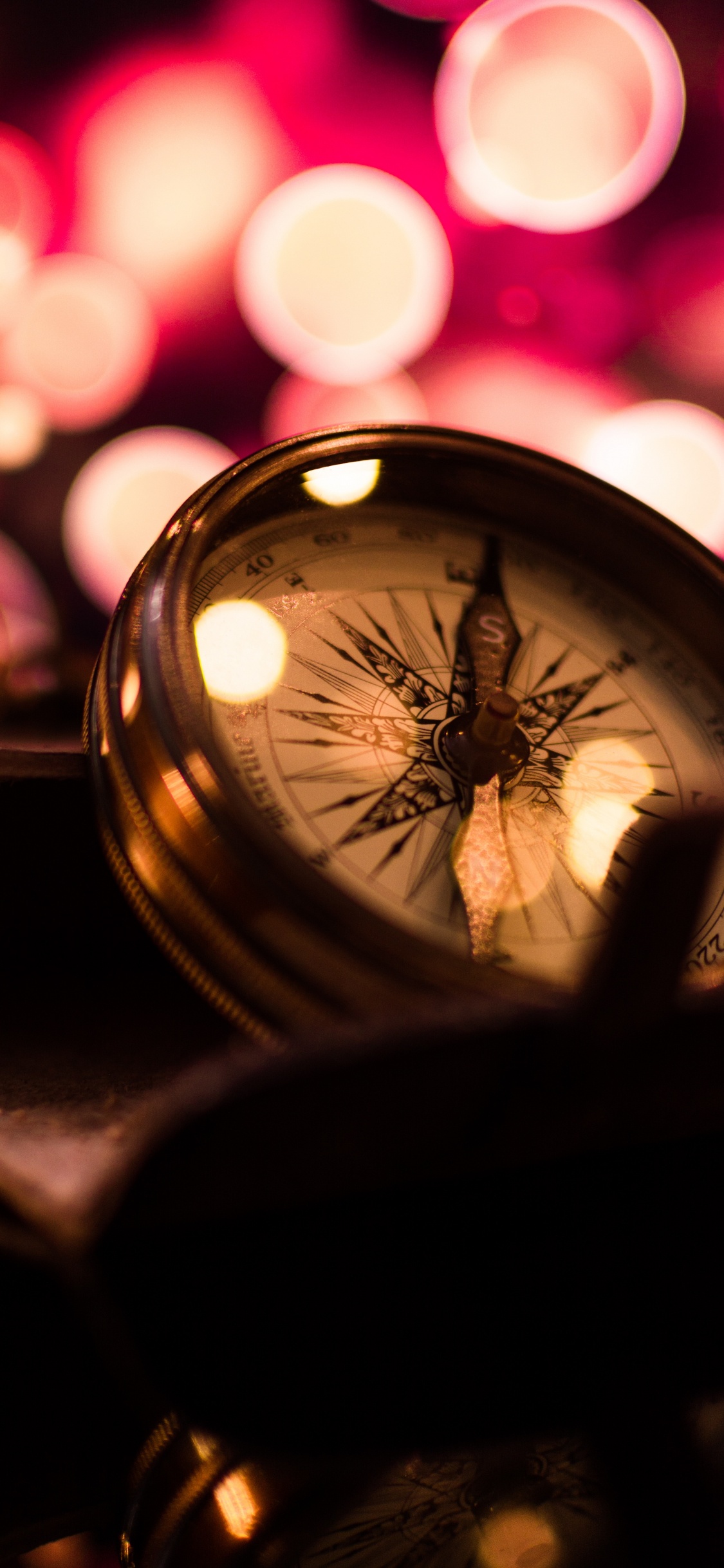 Обои компас, ресница, орган, круг, ресничка в разрешении 1125x2436