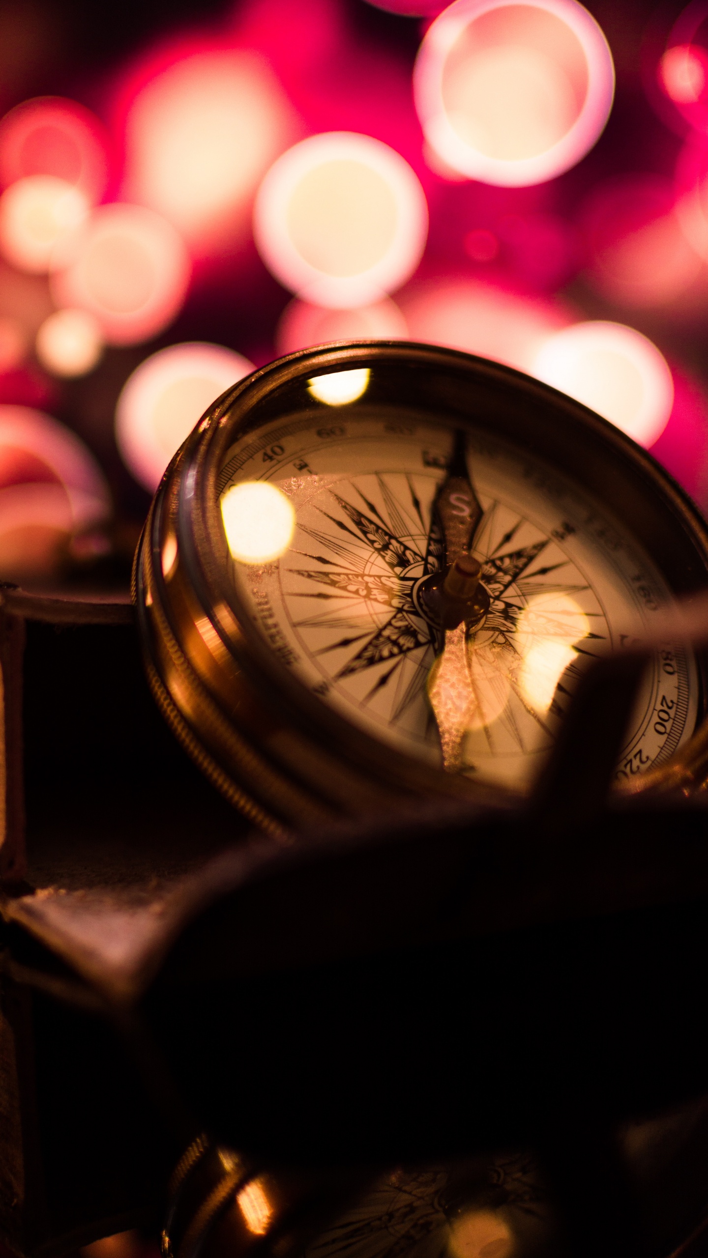 Обои компас, ресница, орган, круг, ресничка в разрешении 1440x2560