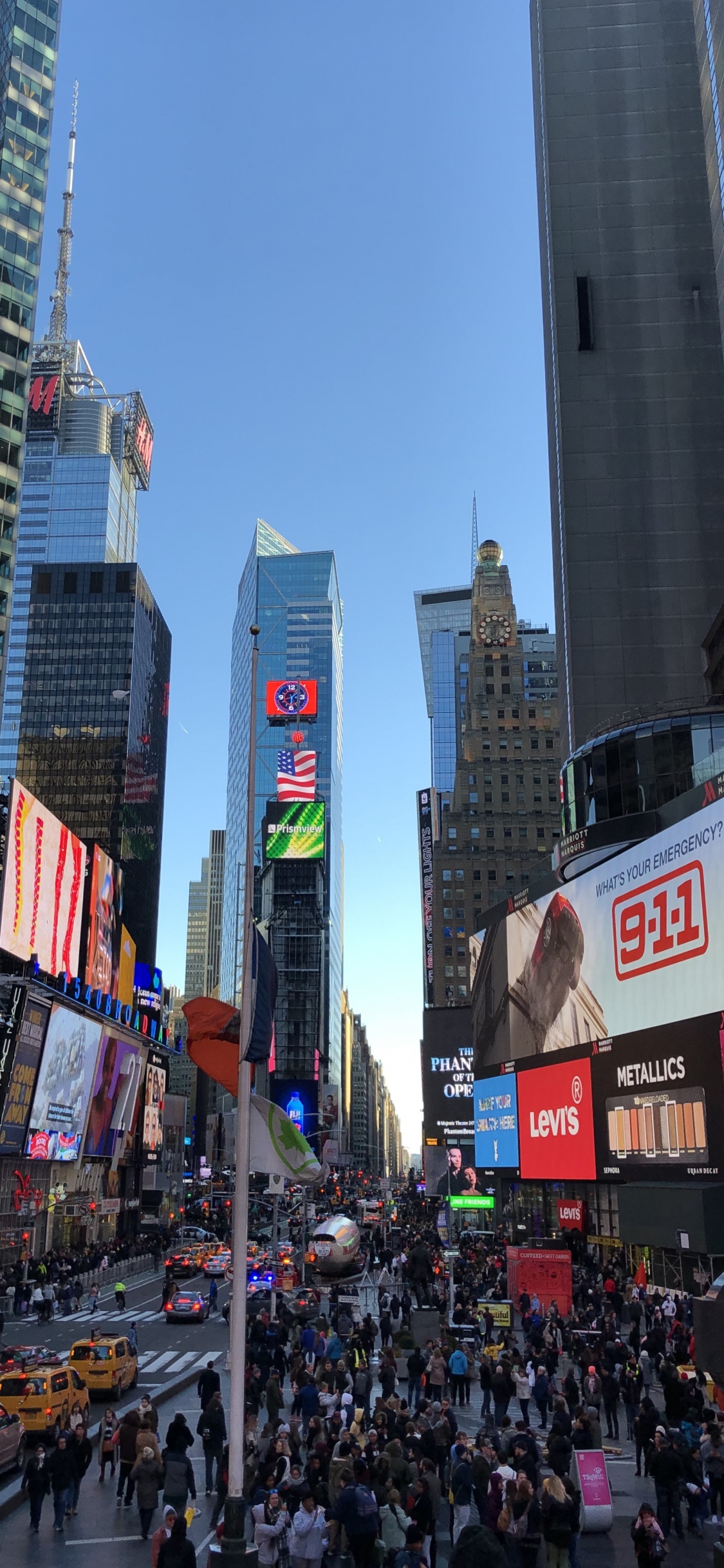 Обои таймсквер, Король, башня, метрополия, городской район в разрешении 1125x2436