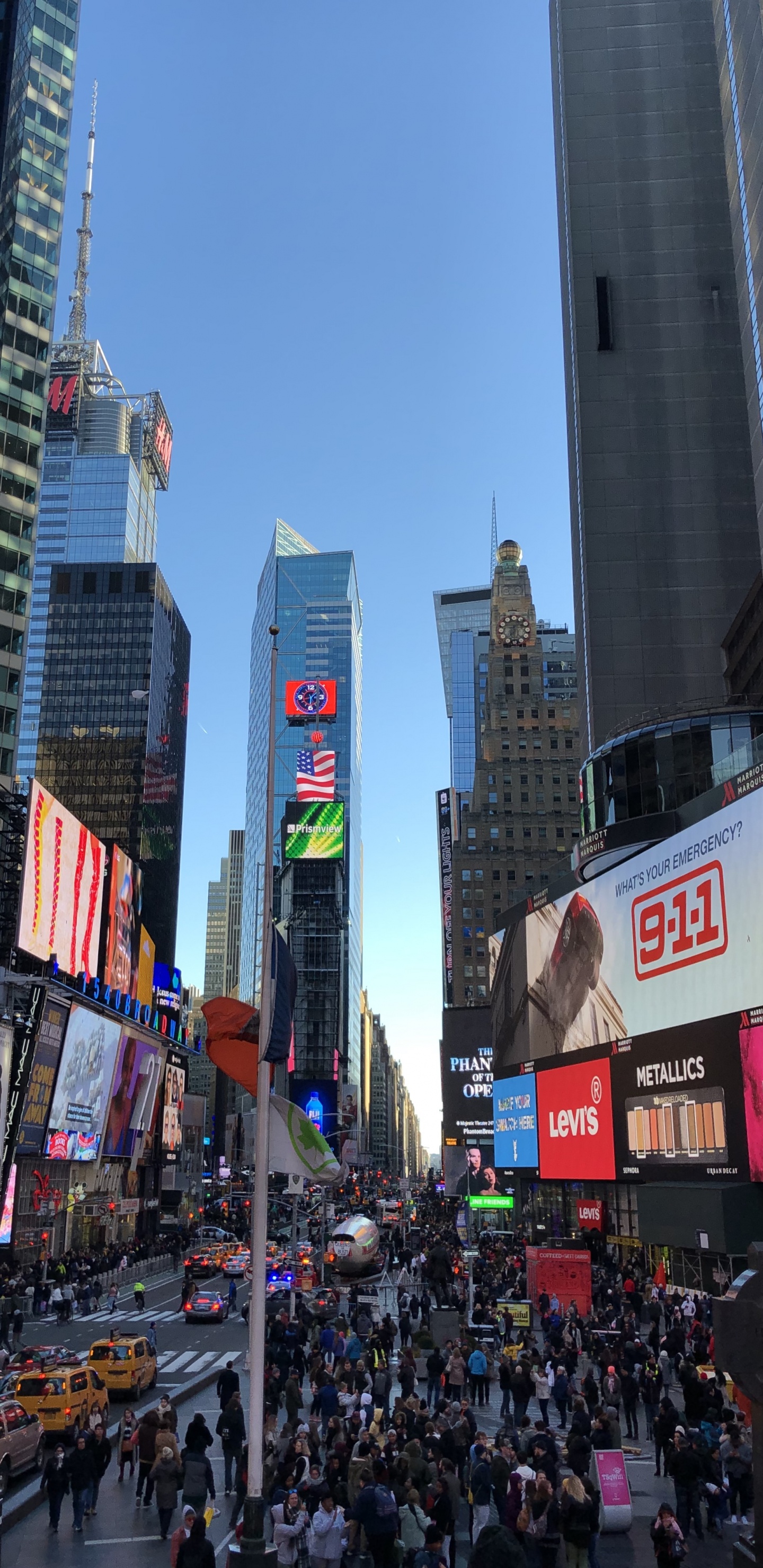 Обои таймсквер, Король, башня, метрополия, городской район в разрешении 1440x2960