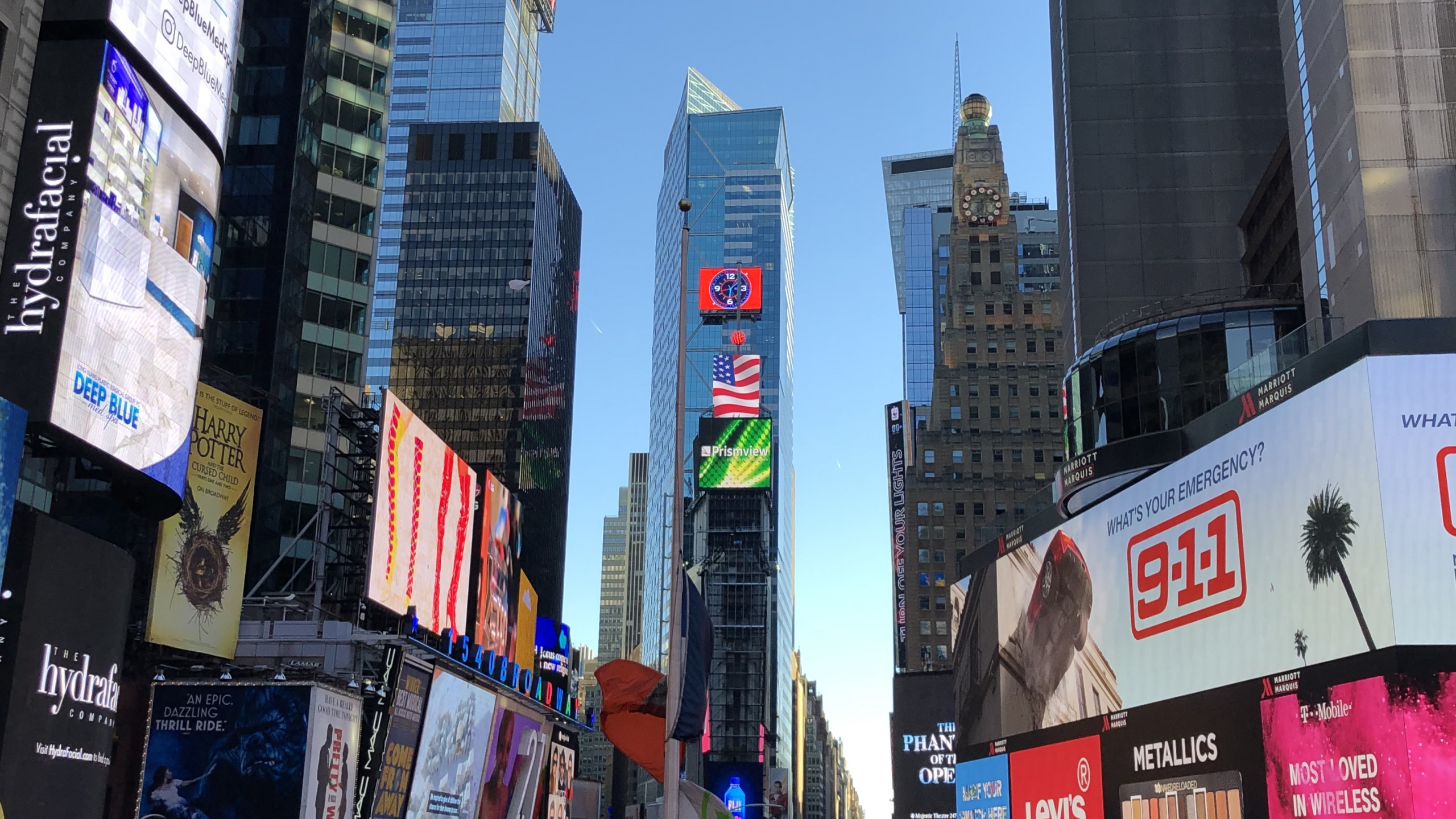 Обои таймсквер, Король, башня, метрополия, городской район в разрешении 2560x1440