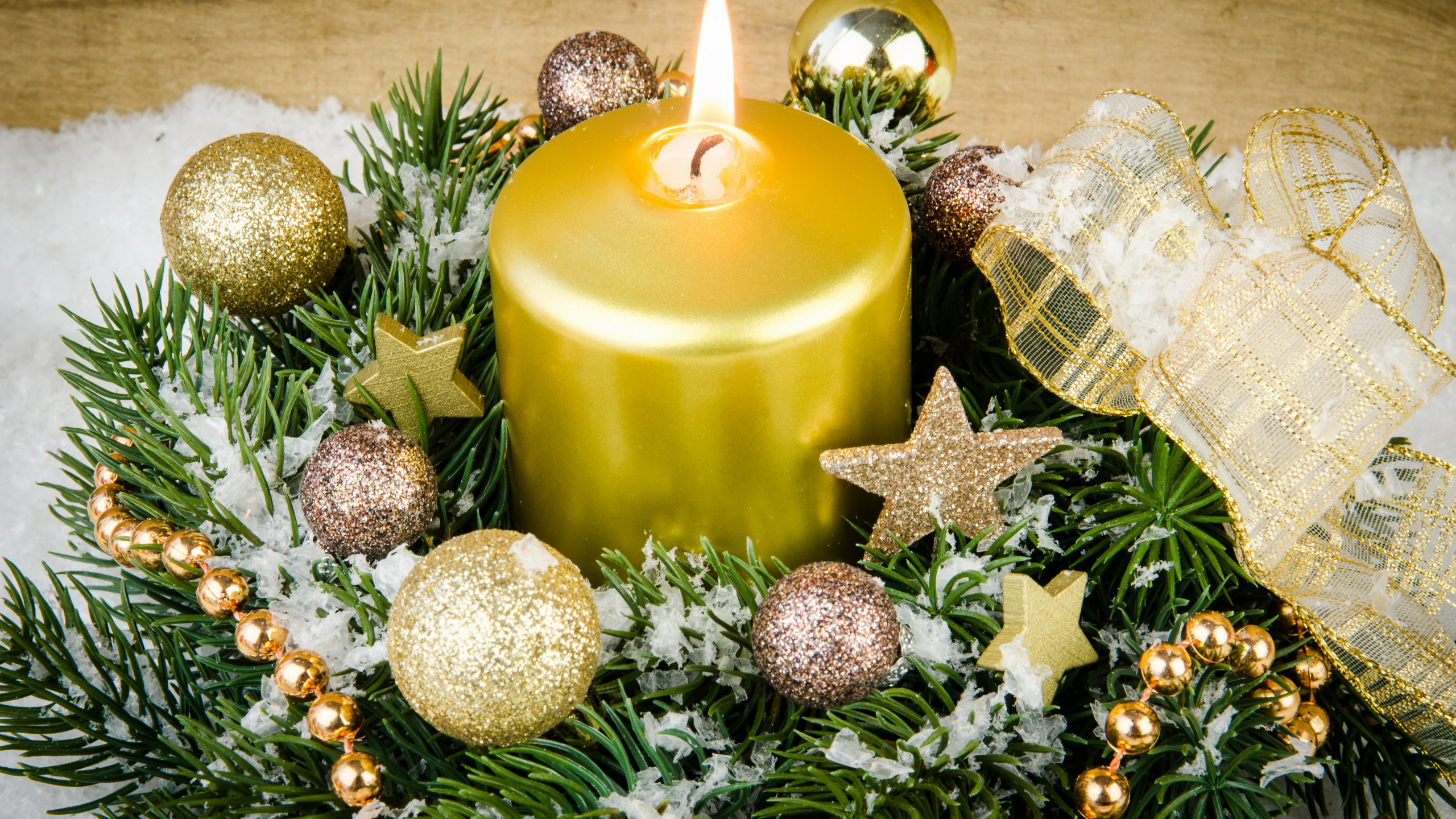 Обои Рождественский день, Новый год, Рождественские украшения, свеча, Рождество в разрешении 2560x1440
