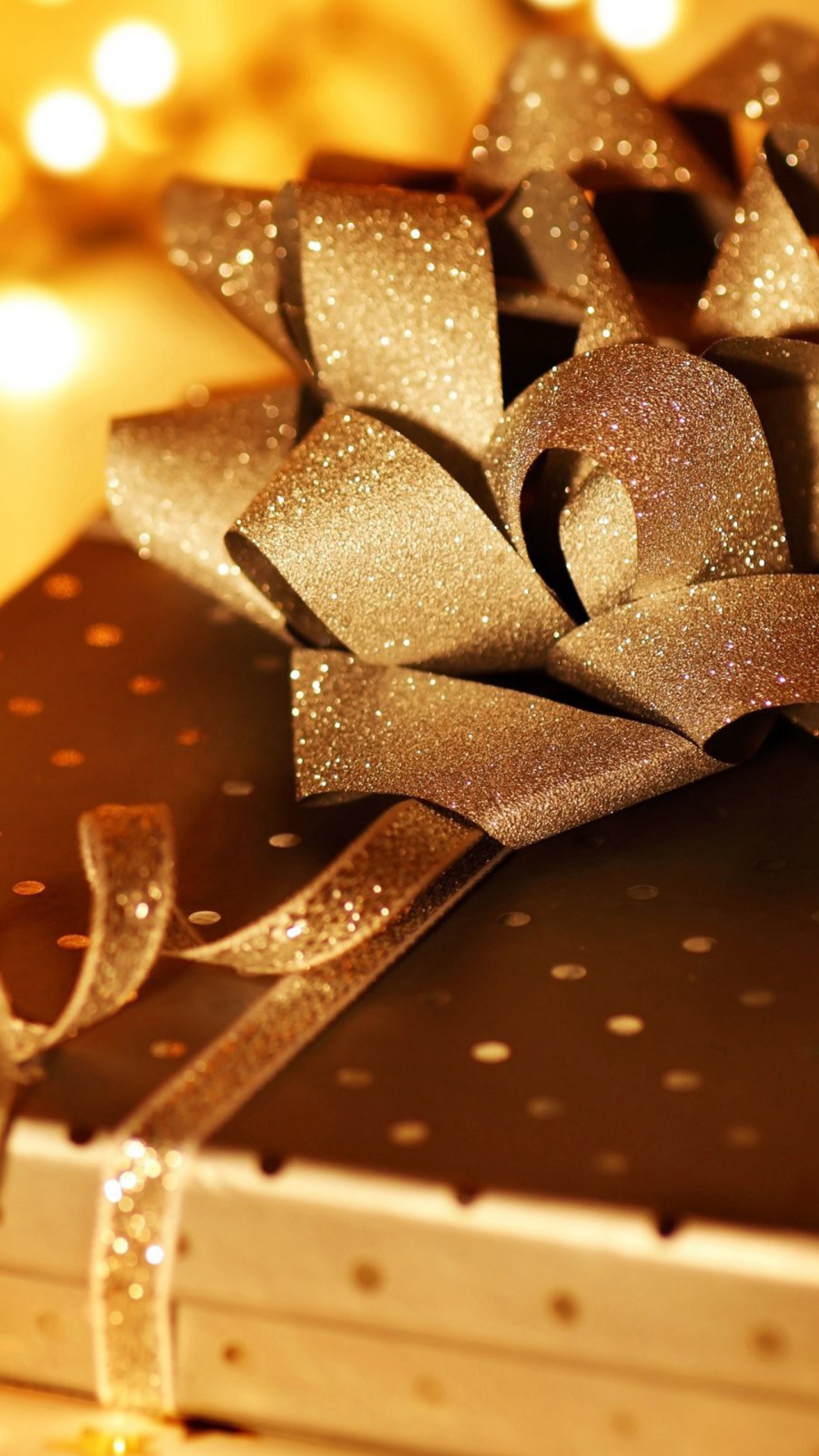 Обои подарок, лента, подарочная упаковка, Сочельник, Рождественские украшения в разрешении 1080x1920