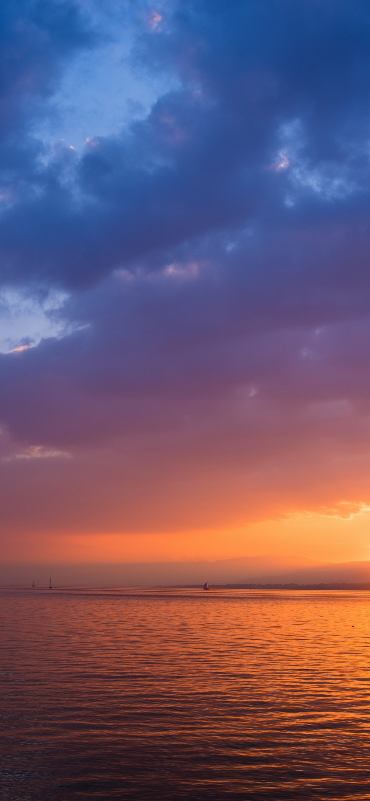 Обои голубое закатное небо, облако, закат, небесно голубой, синий в разрешении 1242x2688