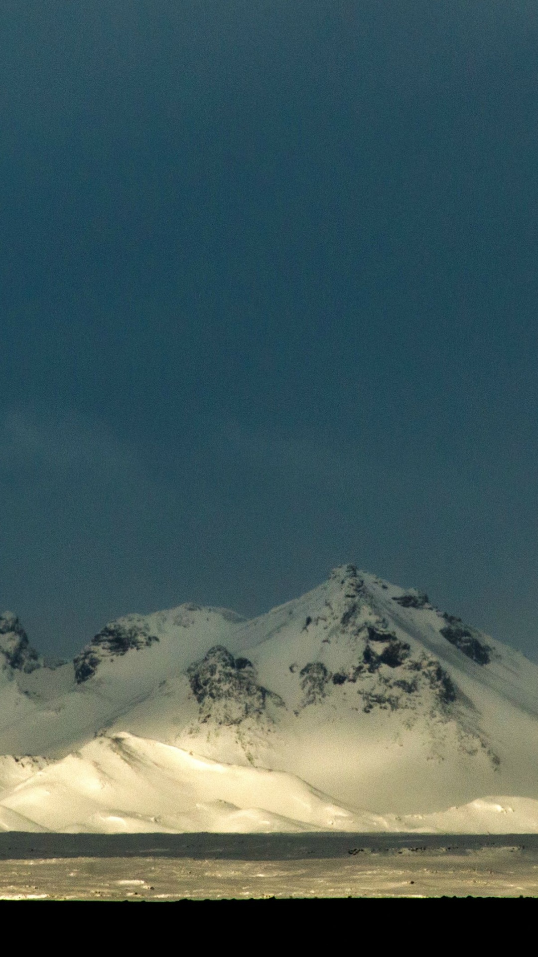 Обои гора, горный рельеф, снег, горный хребет, облако в разрешении 1080x1920