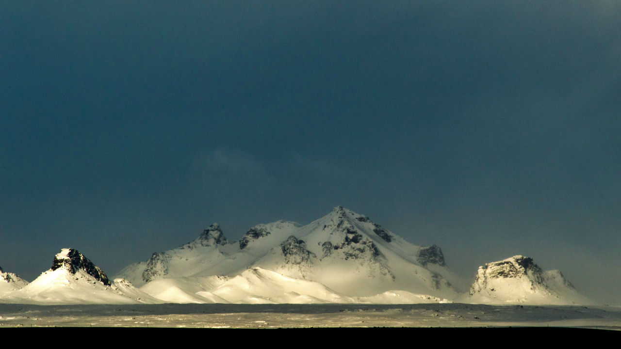 Обои гора, горный рельеф, снег, горный хребет, облако в разрешении 1280x720