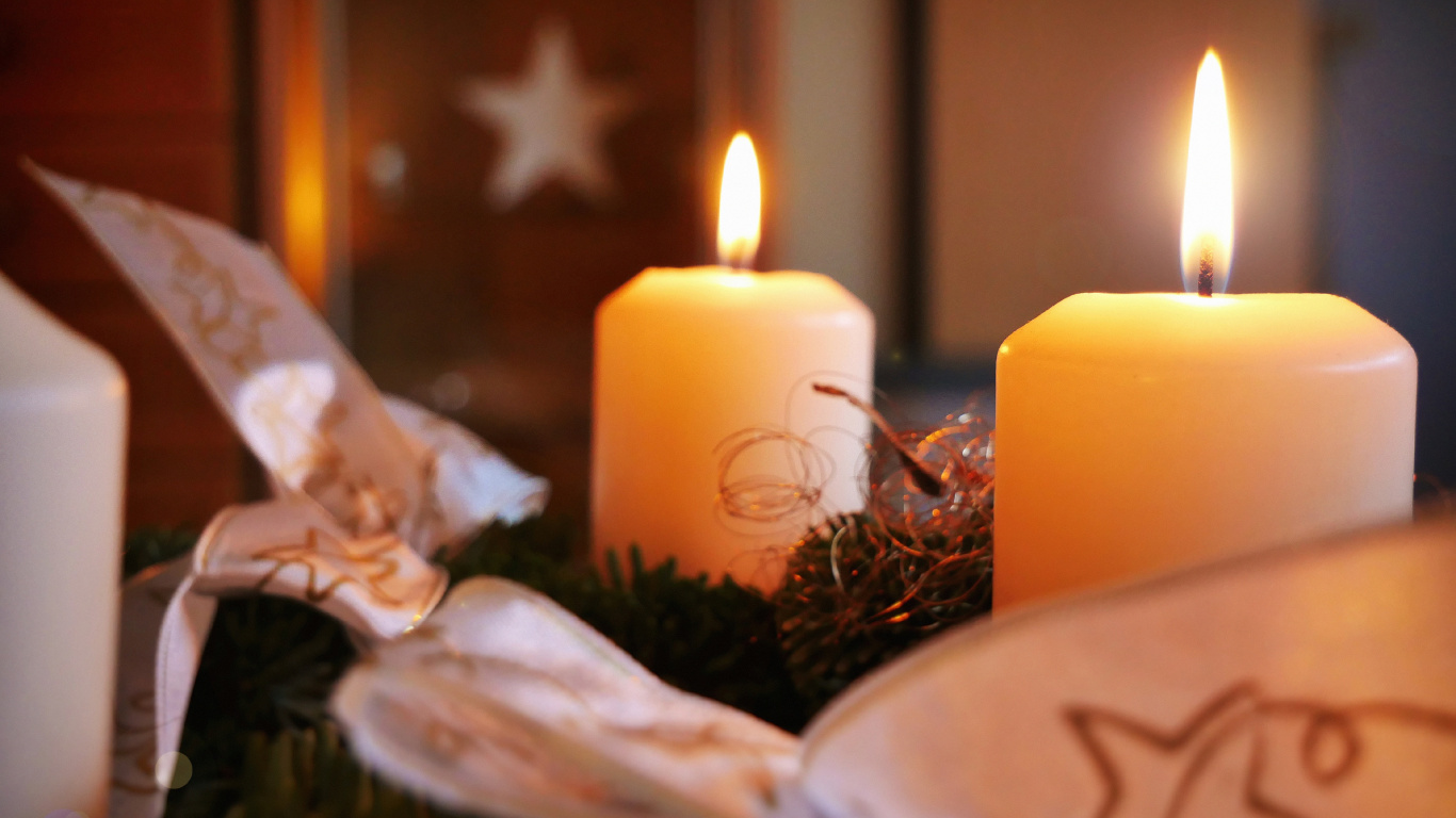 Обои свеча, Рождественский день, Рождественские украшения, освещение, свет в разрешении 1366x768