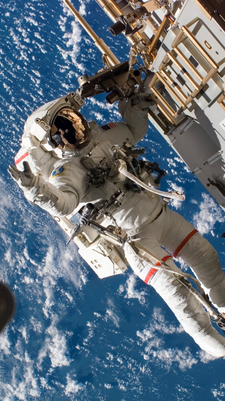 Обои Международная космическая станция, НАСА, астронавт, космический аппарат, космос в разрешении 750x1334