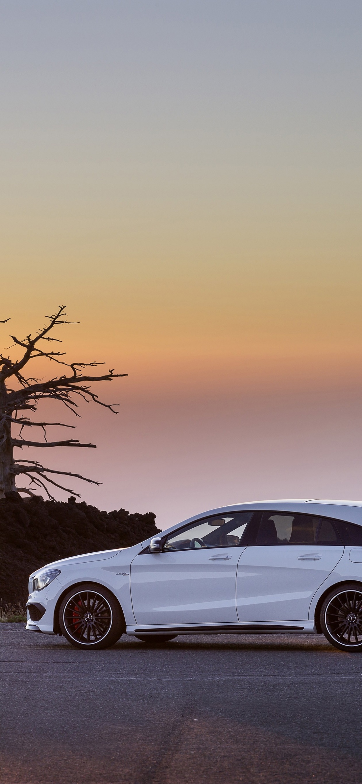 Обои авто, компактный автомобиль, КЛК 45, семейный автомобиль, закат в разрешении 1242x2688