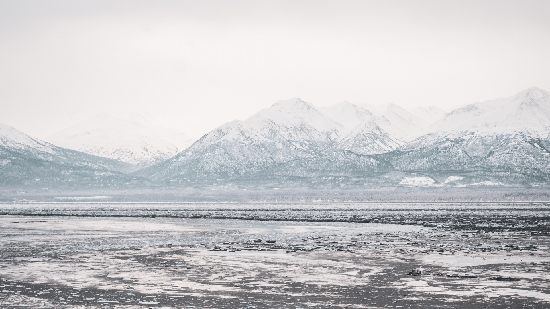 Обои гора, белые, море, вода, горизонт в разрешении 1920x1080