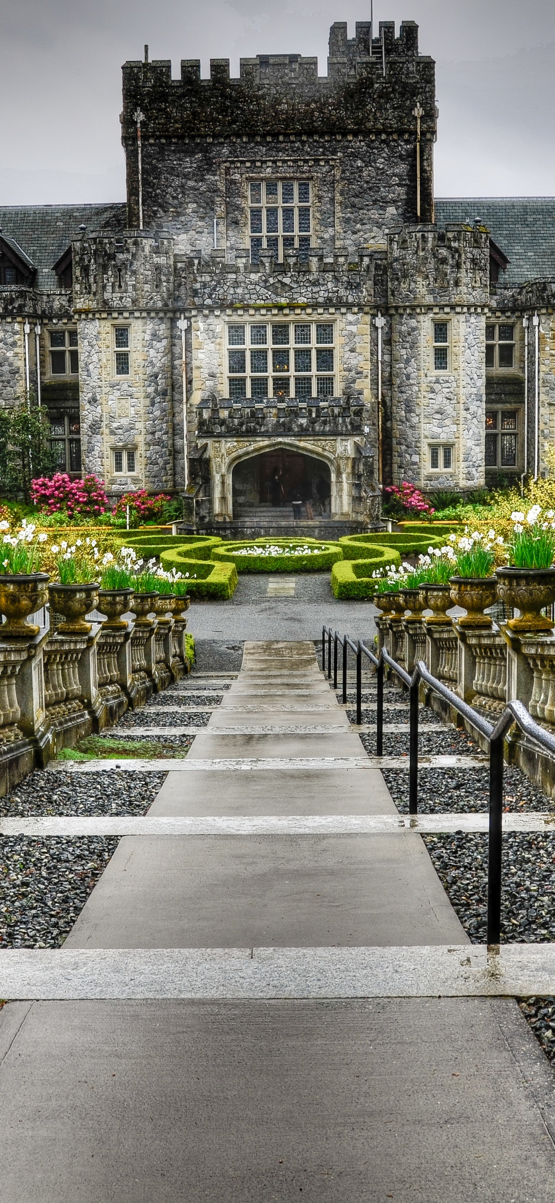 Обои Хэтли Национальный Парк Историческое Место, замок, вода, Хаус, дерево в разрешении 1125x2436