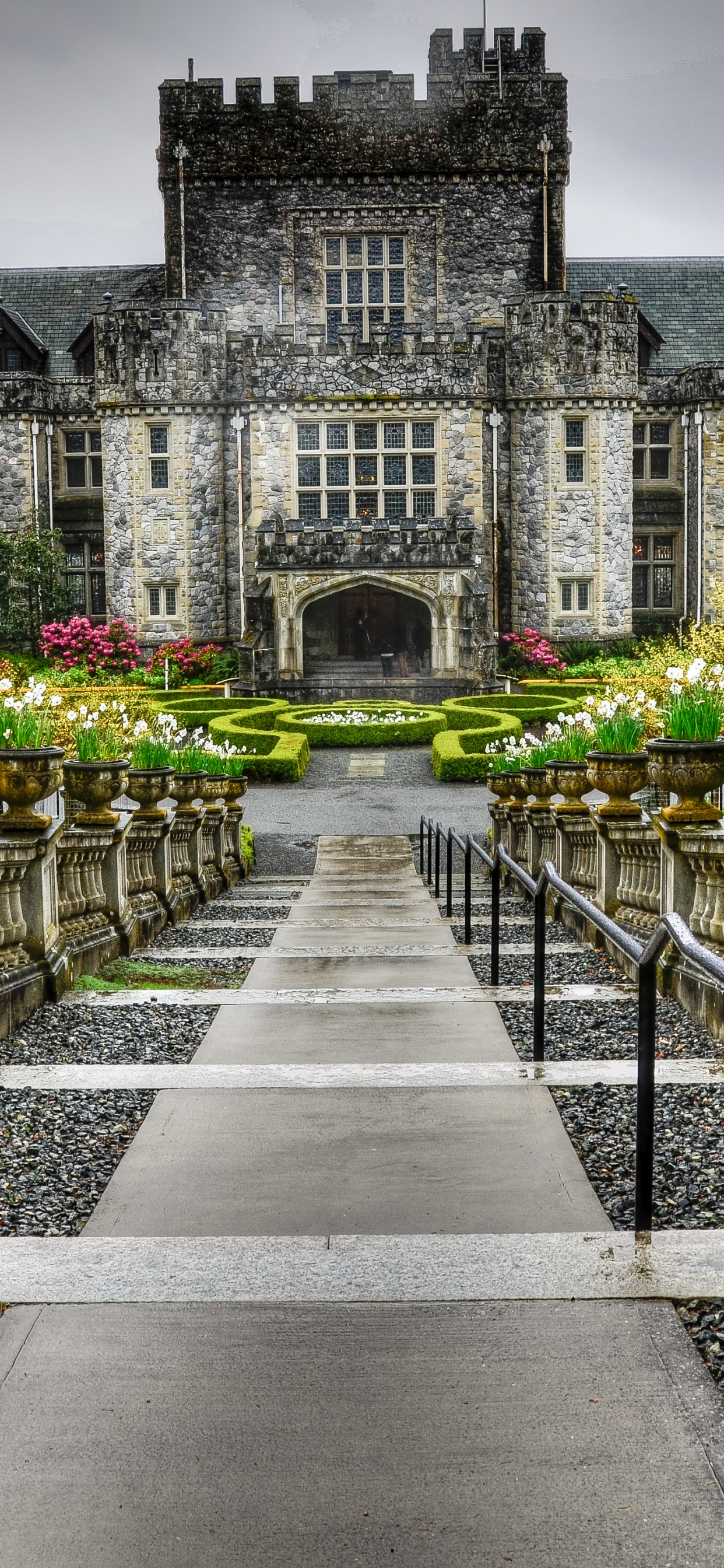 Обои Хэтли Национальный Парк Историческое Место, замок, вода, Хаус, дерево в разрешении 1242x2688