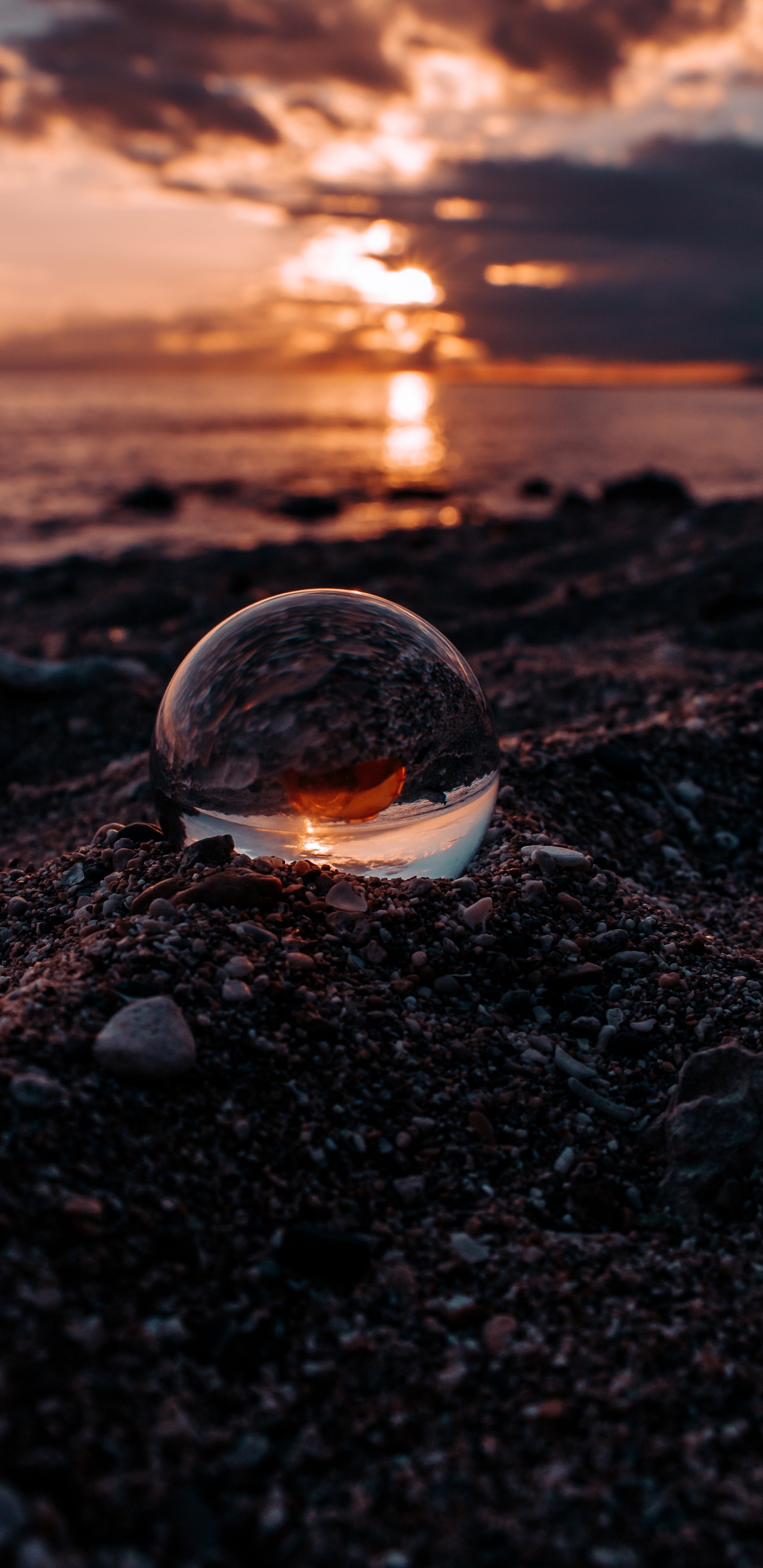 Обои вода, отражение, рок, небо, огонь в разрешении 1440x2960