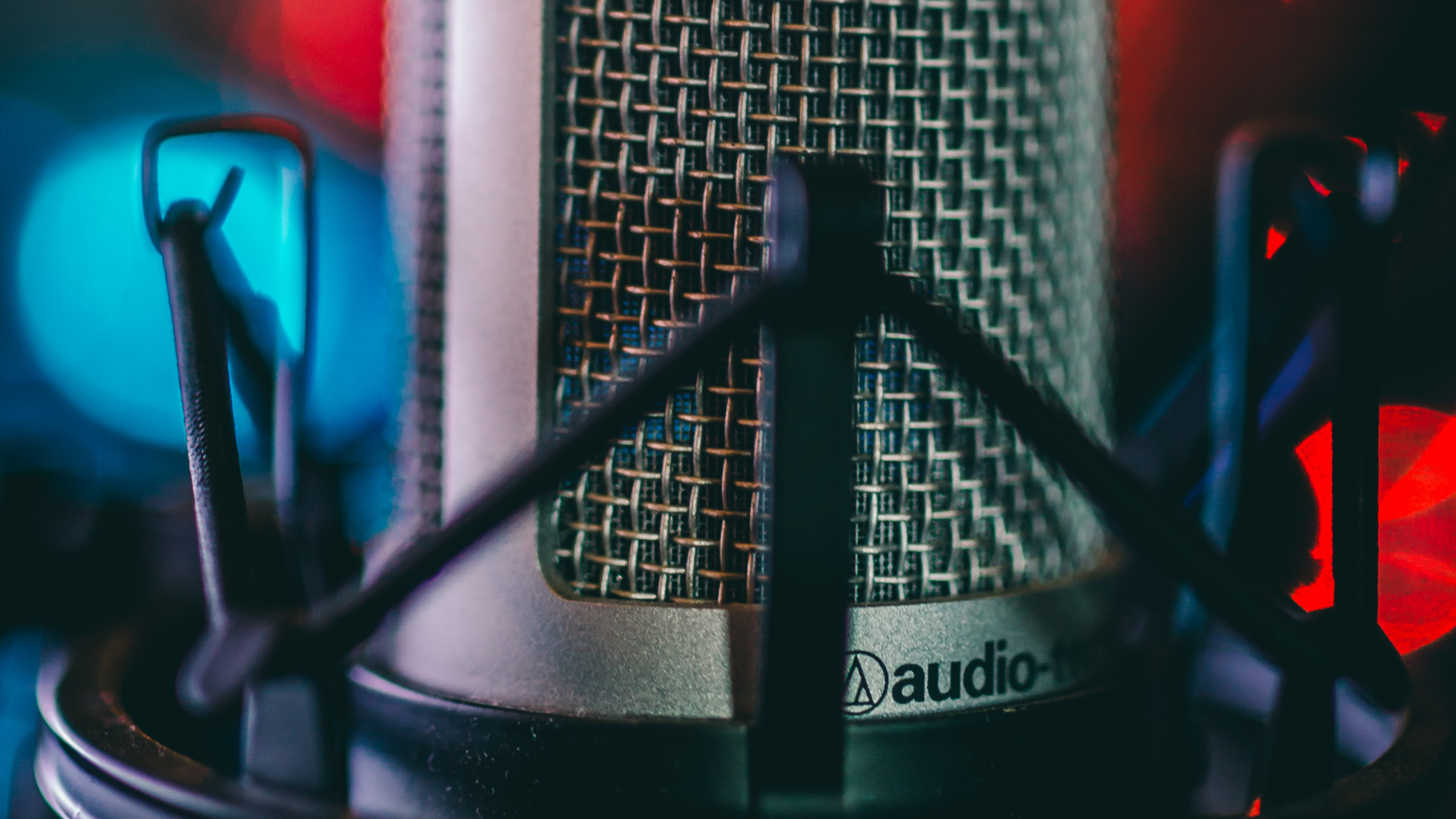 Обои микрофон, студия звукозаписи, звуковое оборудование, технологии, видео в разрешении 2560x1440