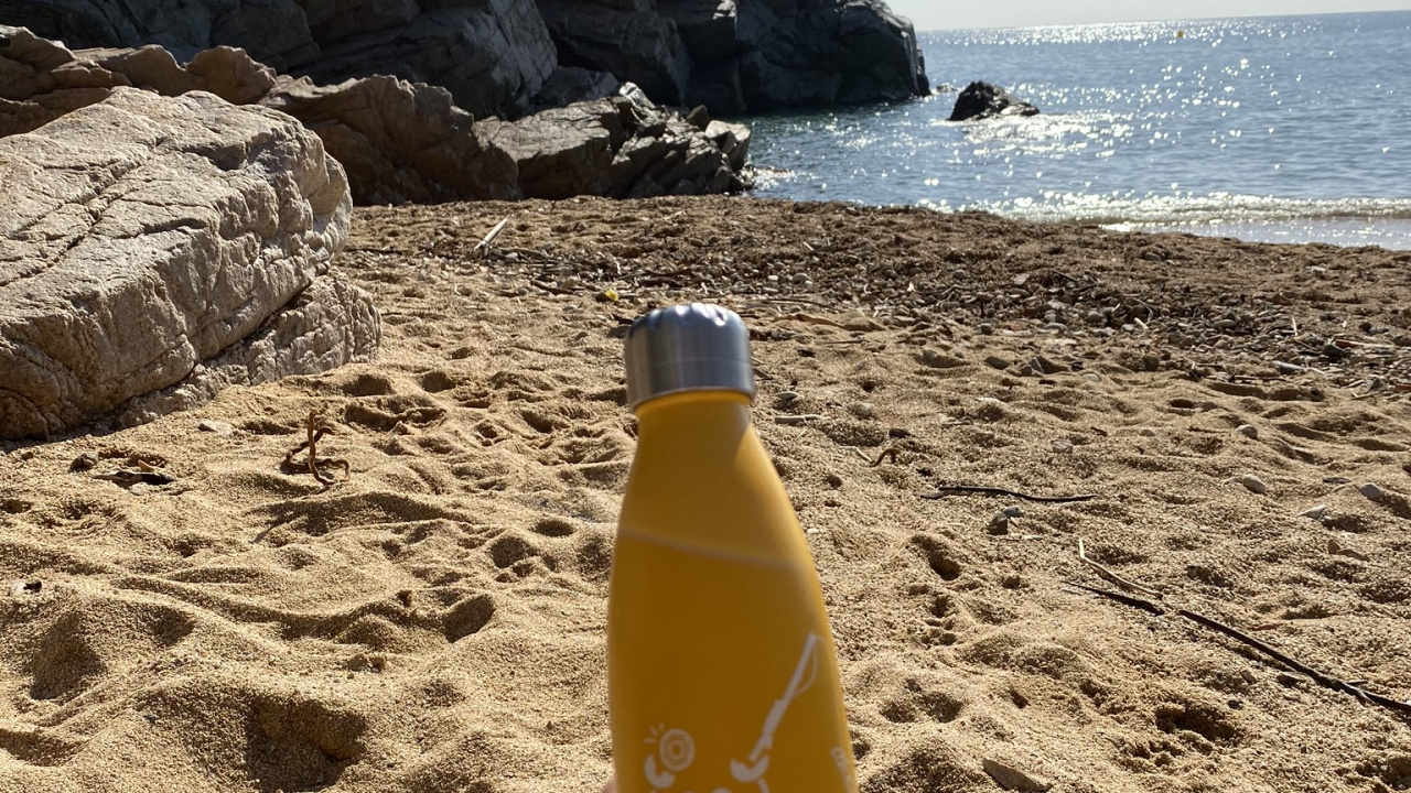 Обои пляж, туризм, вода, Терраса для загара, напиток в разрешении 1280x720