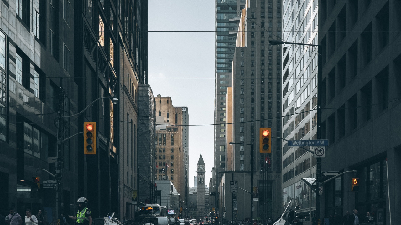 Обои городские здания высотная улица, здание, высотное здание, небоскреб, улица в разрешении 1280x720