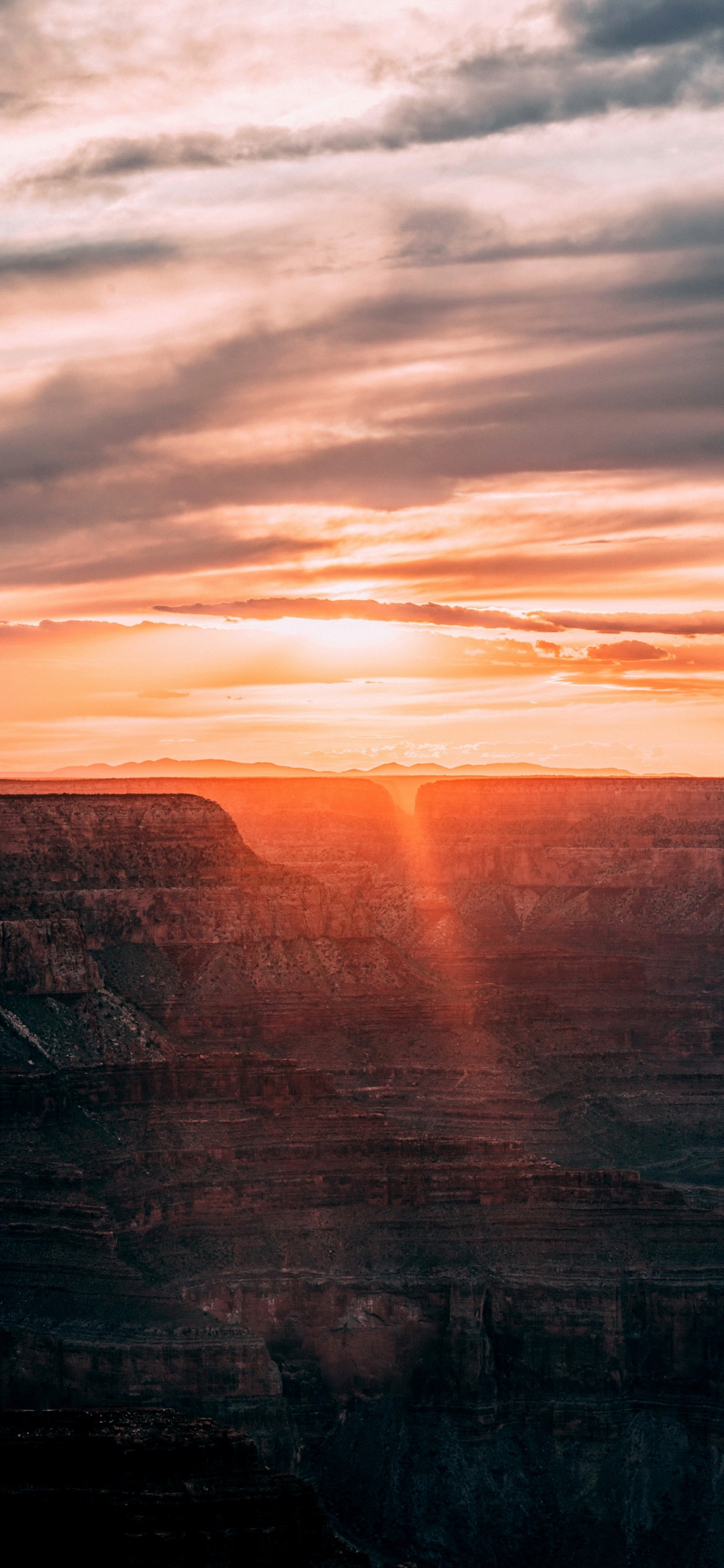 Обои восход солнца, облако, атмосфера, послесвечение, природный ландшафт в разрешении 1125x2436