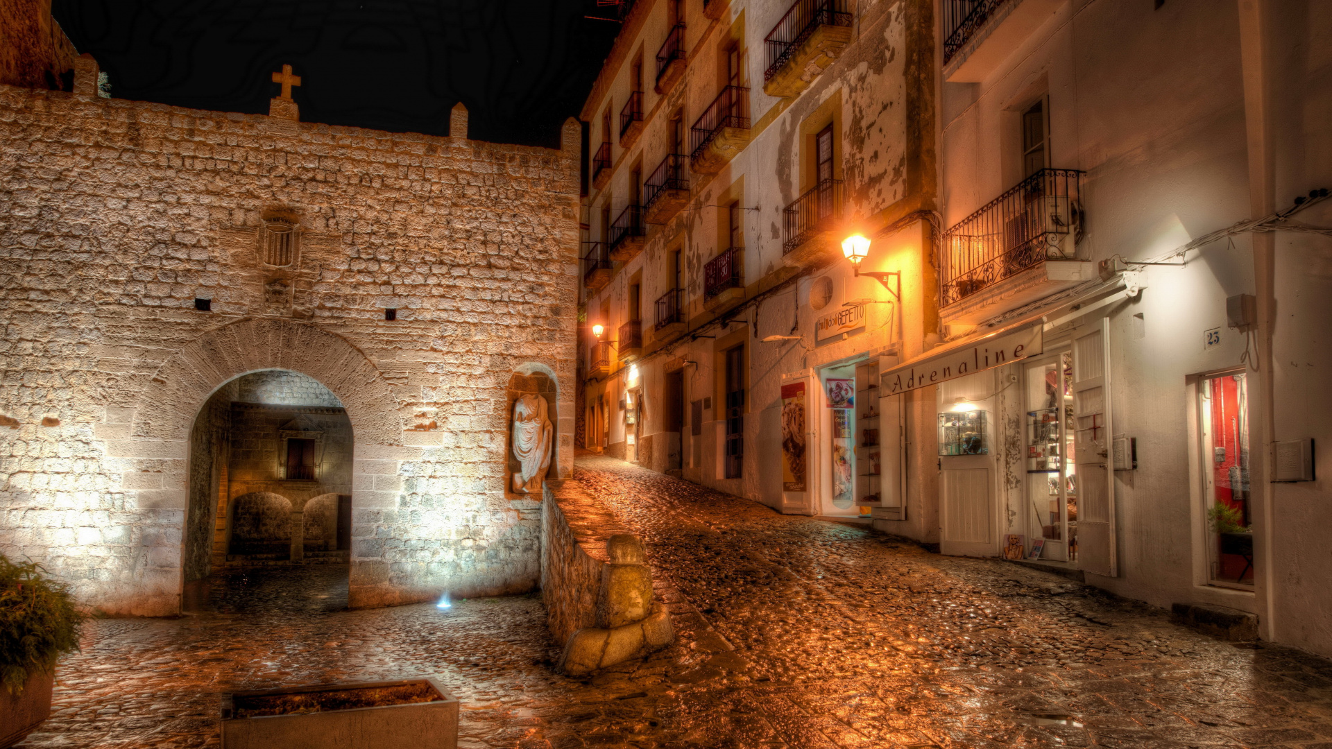 Обои ночь, аллея, улица, арка, панорама в разрешении 1920x1080