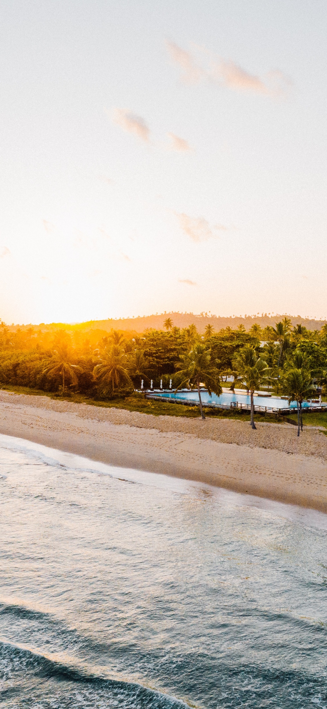 Обои вода, облако, гидроресурсы, растение, природный ландшафт в разрешении 1125x2436
