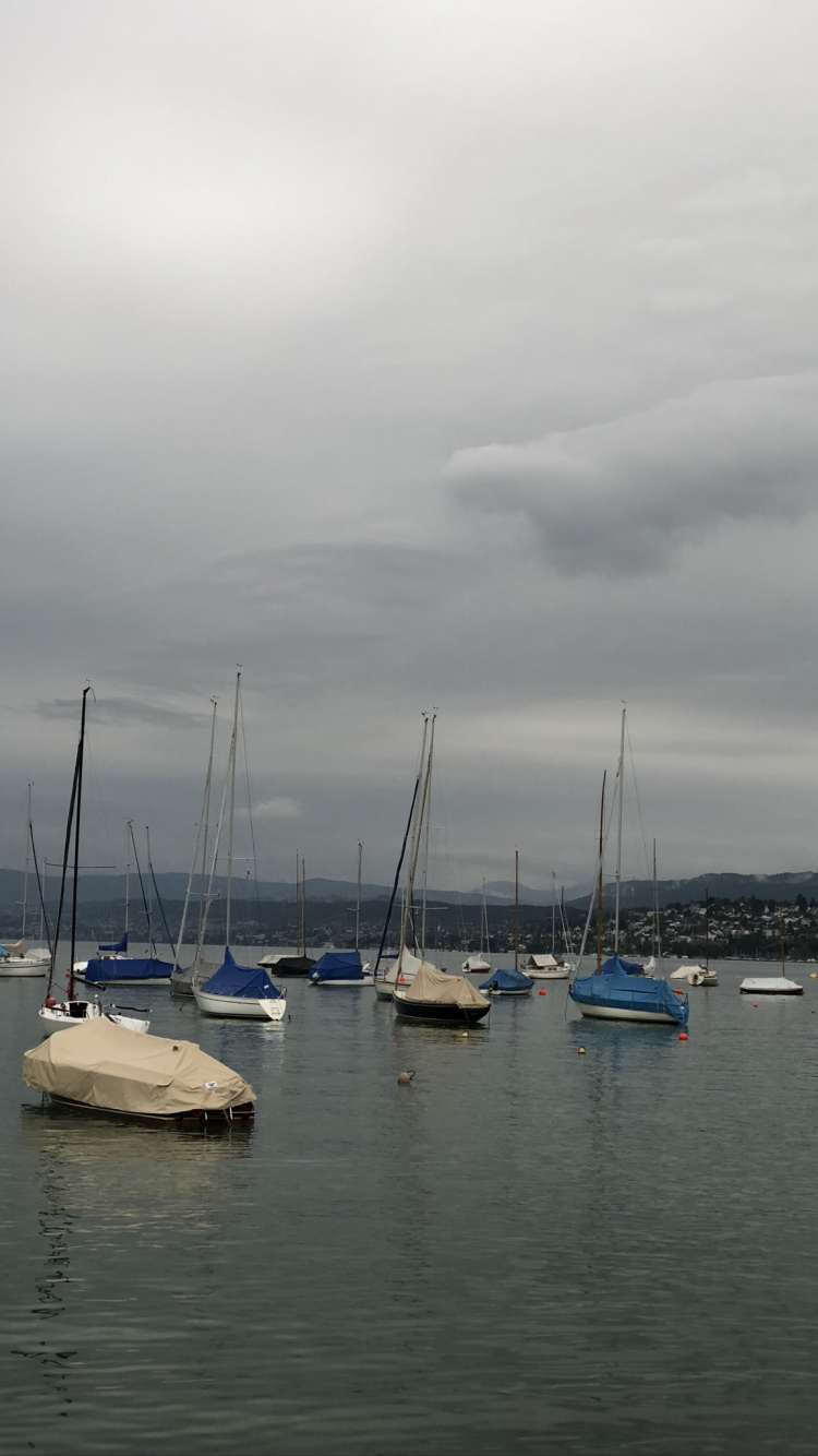 Обои судно, жидкий, облако, вода, лодка в разрешении 750x1334