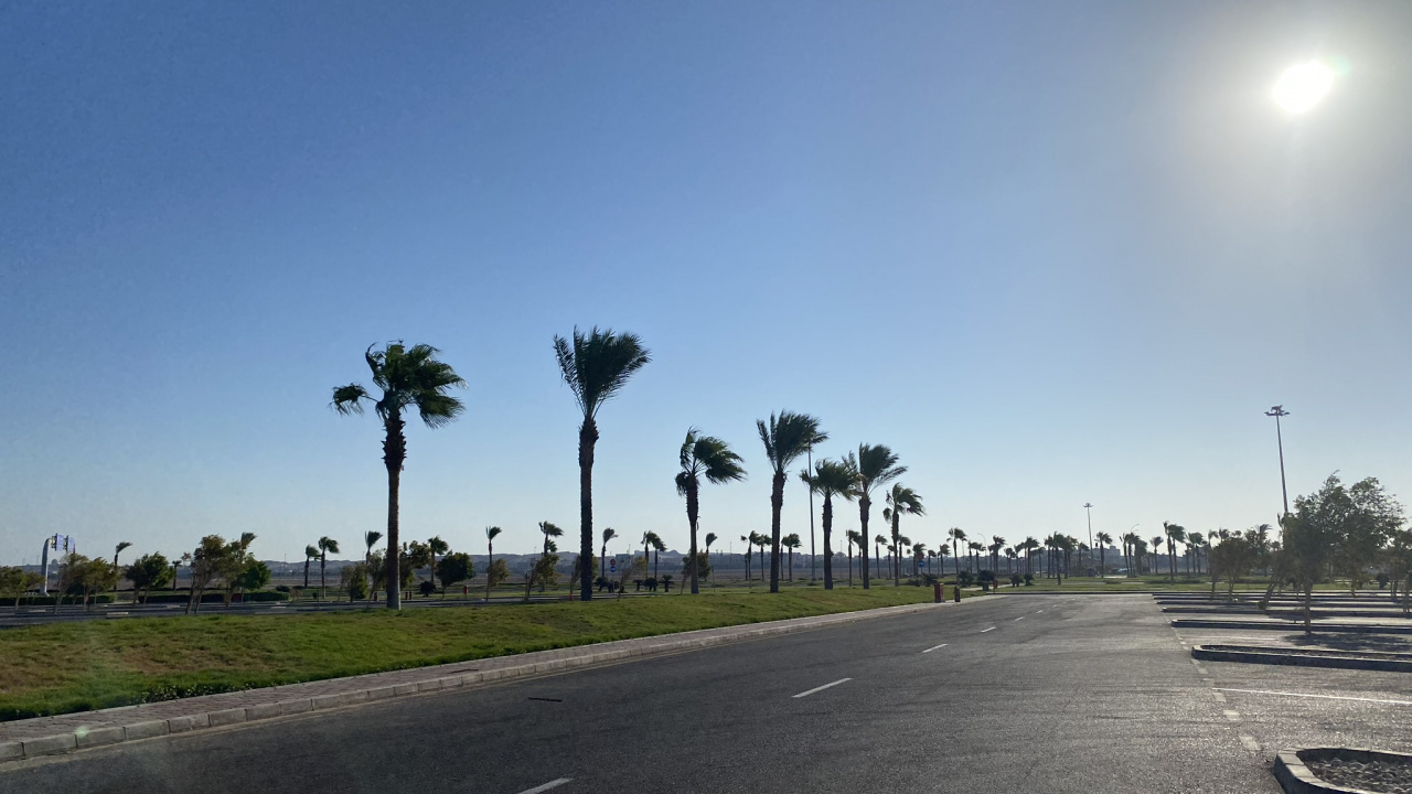 Обои Король, дневное время, дорога, дорожное покрытие, асфальт в разрешении 1280x720