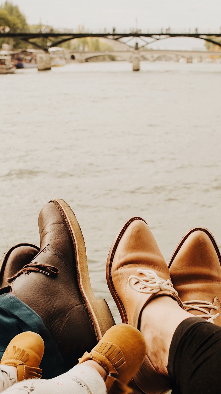 Обои семья, счастье, обувь, нога, досуг в разрешении 720x1280