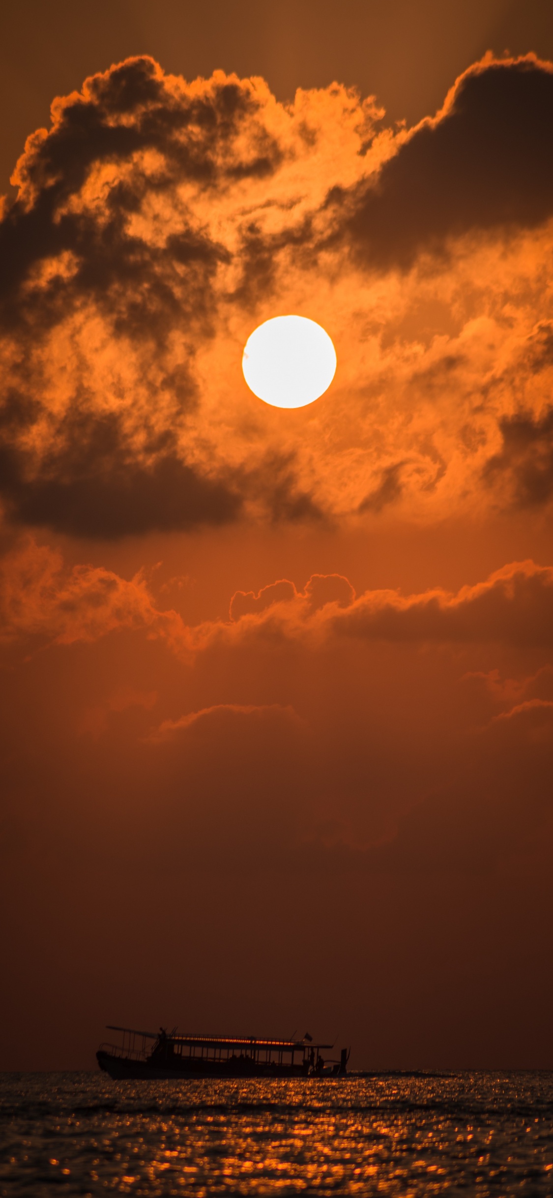 Обои закат, послесвечение, солнце, облако, сумрак в разрешении 1125x2436