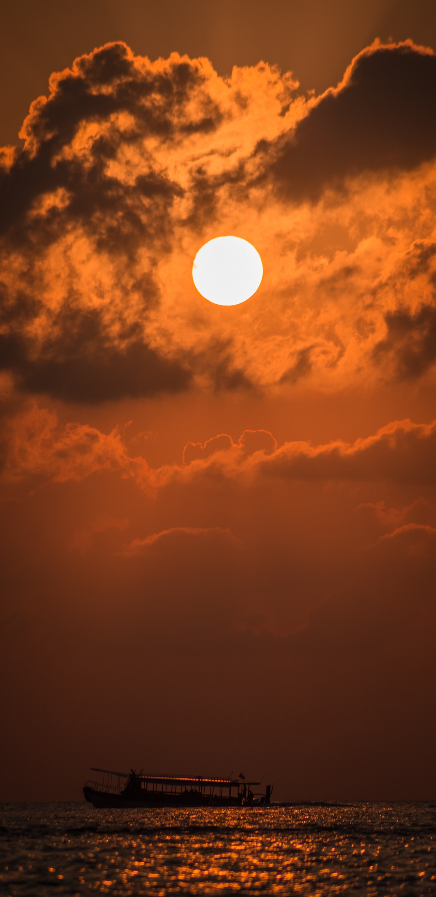 Обои закат, послесвечение, солнце, облако, сумрак в разрешении 1440x2960