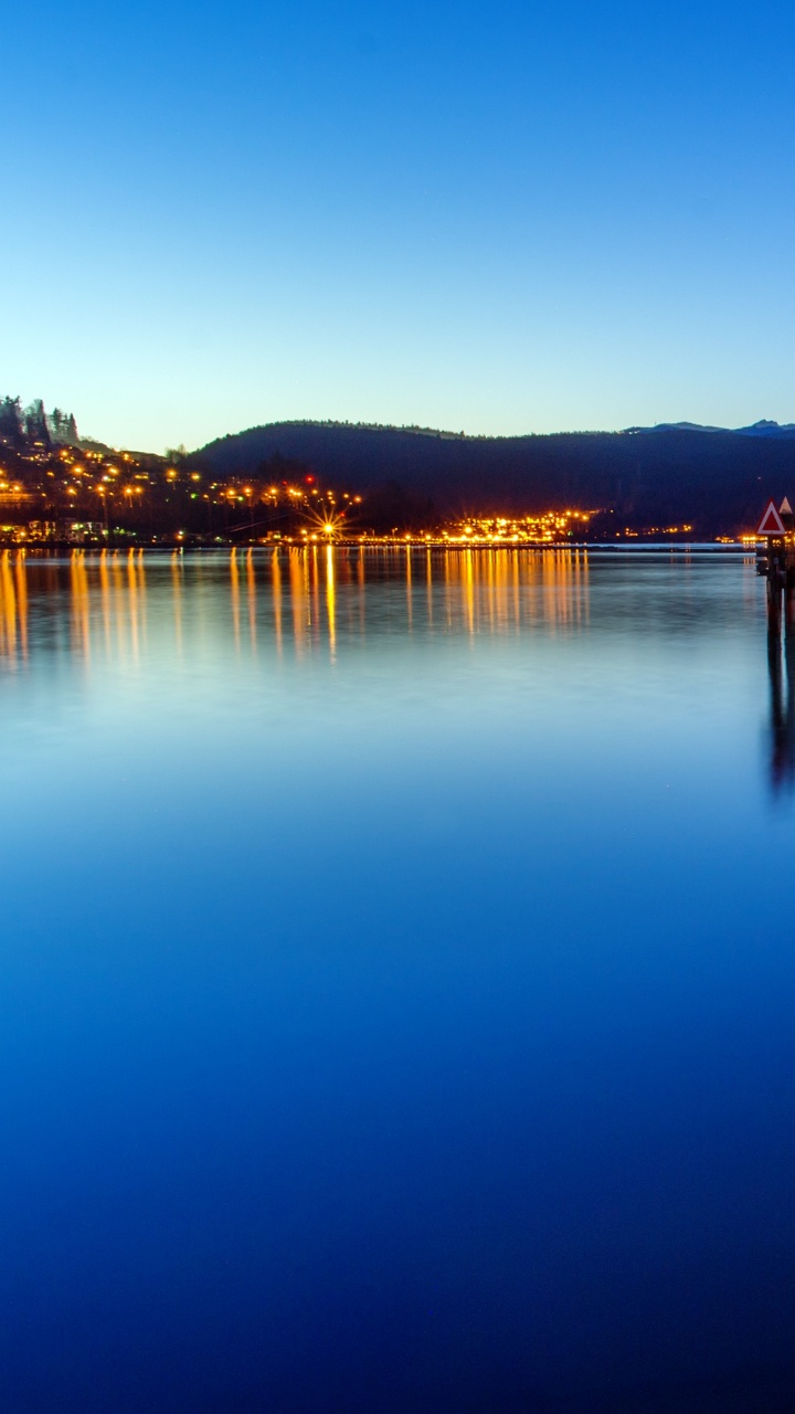 Обои отражение, водоем, природа, озеро, вода в разрешении 720x1280