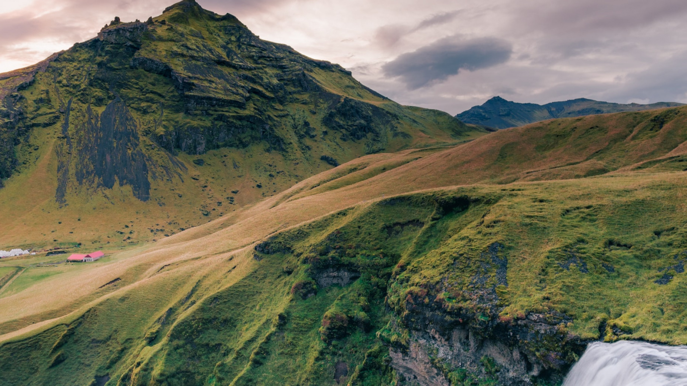 Обои Skgafoss, wobi - Портал ярмарки кемперов, облако, вода, гора в разрешении 1366x768
