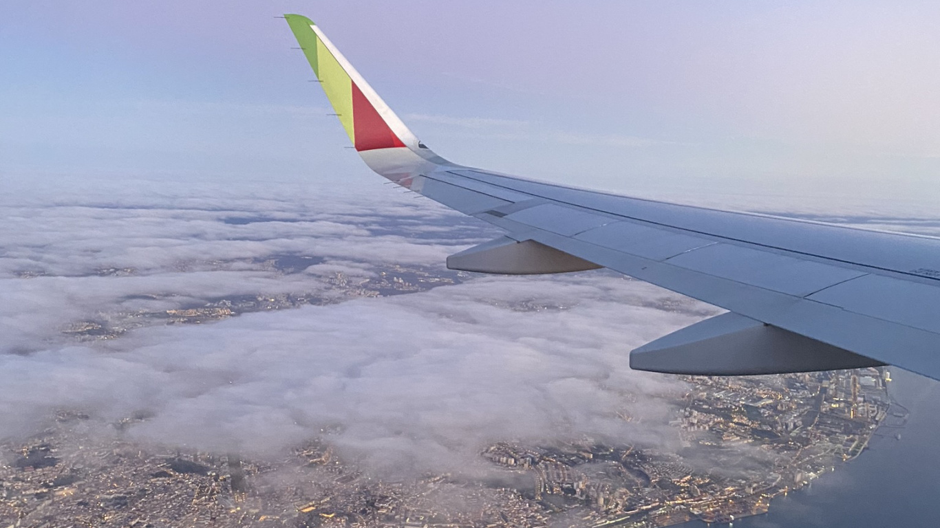 Обои воздушное путешествие, широкофюзеляжный самолет, самолет, Аэробус, самолеты в разрешении 1366x768